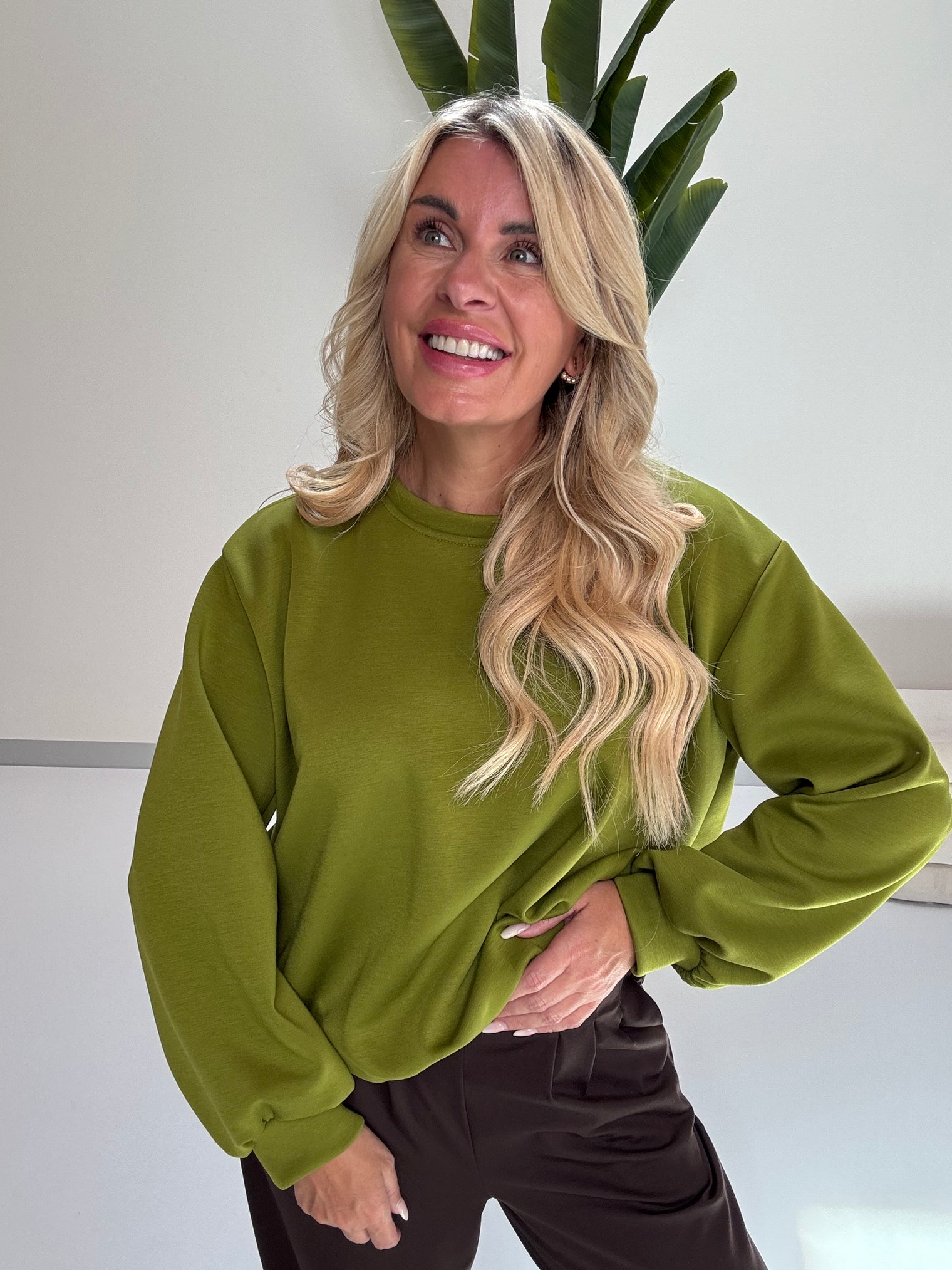 Butterstoff Pullover mit Gummizug unten grün