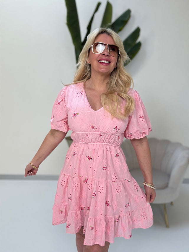 Kleid mit Lochspitze rosa YOUR OWN ROMANCE mit kleinen Blümchen