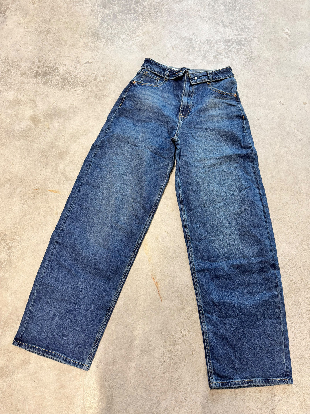 Ballon/Barrel Jeans mit umgeklapptem Fashion Bund