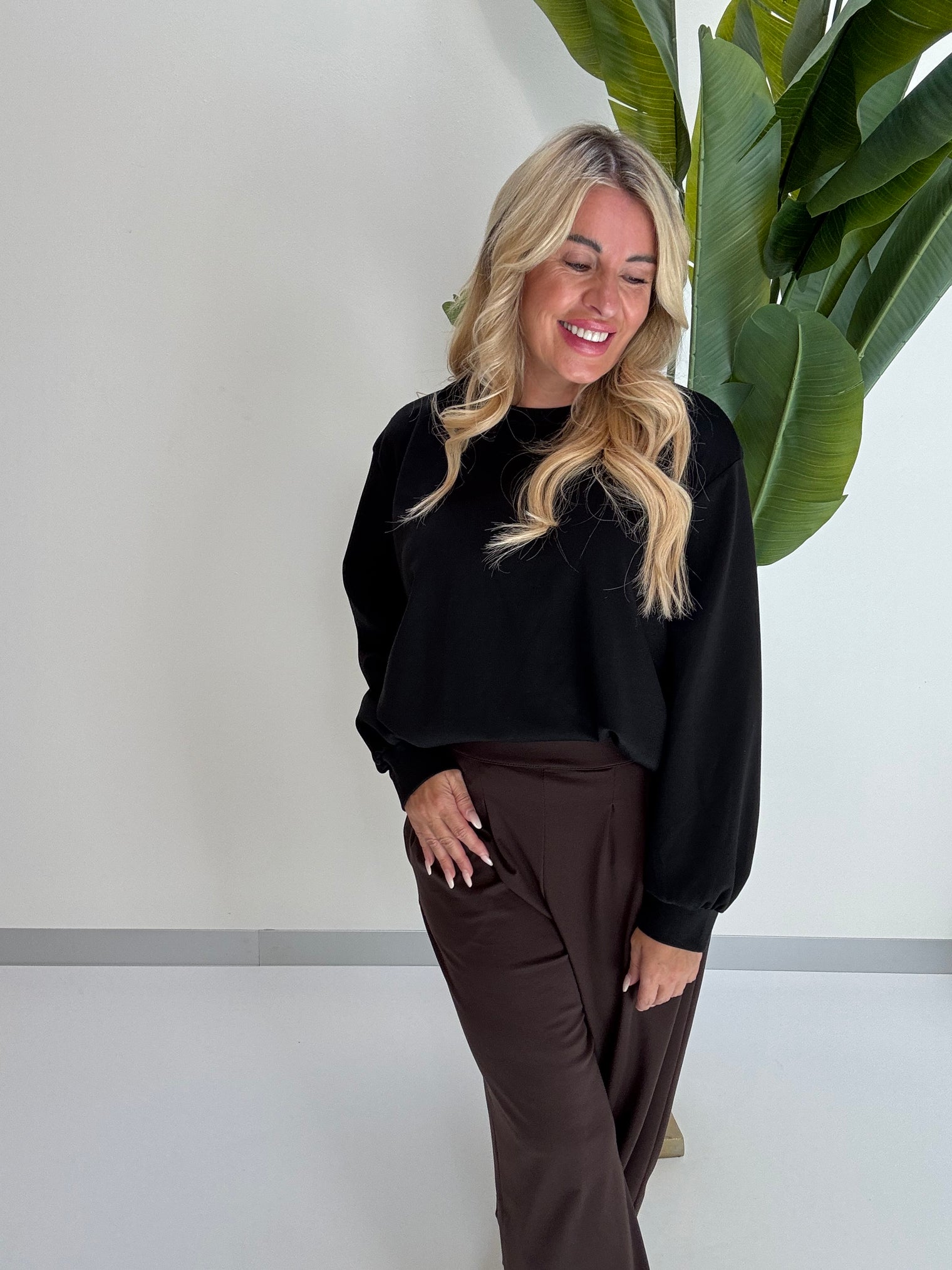 Butterstoff Pullover mit Gummizug unten schwarz