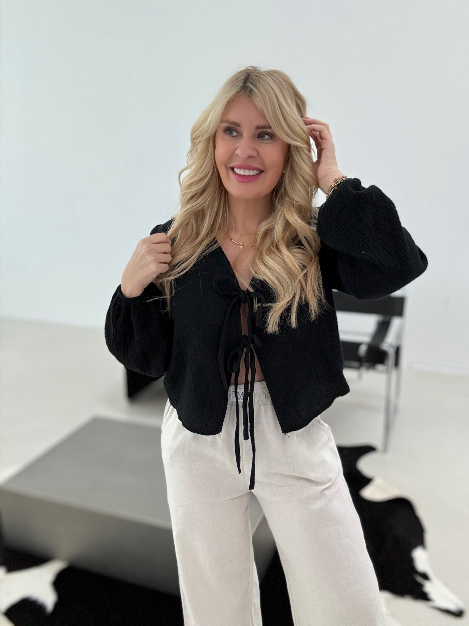 Signature Musselin Bluse mit Schleifchen Cropped SCHWARZ