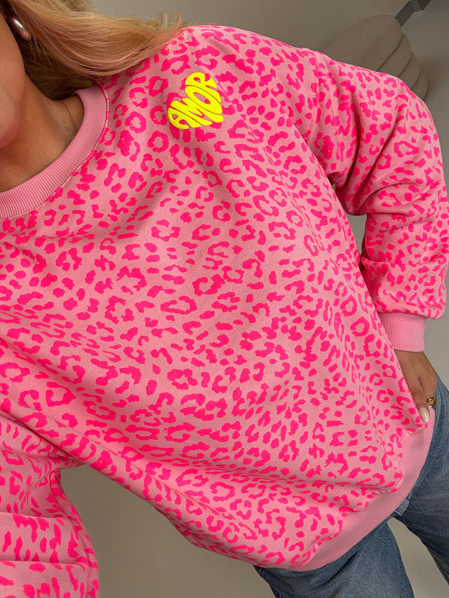 Sweater mit Rückenprint AMOR CLUB rosa leo