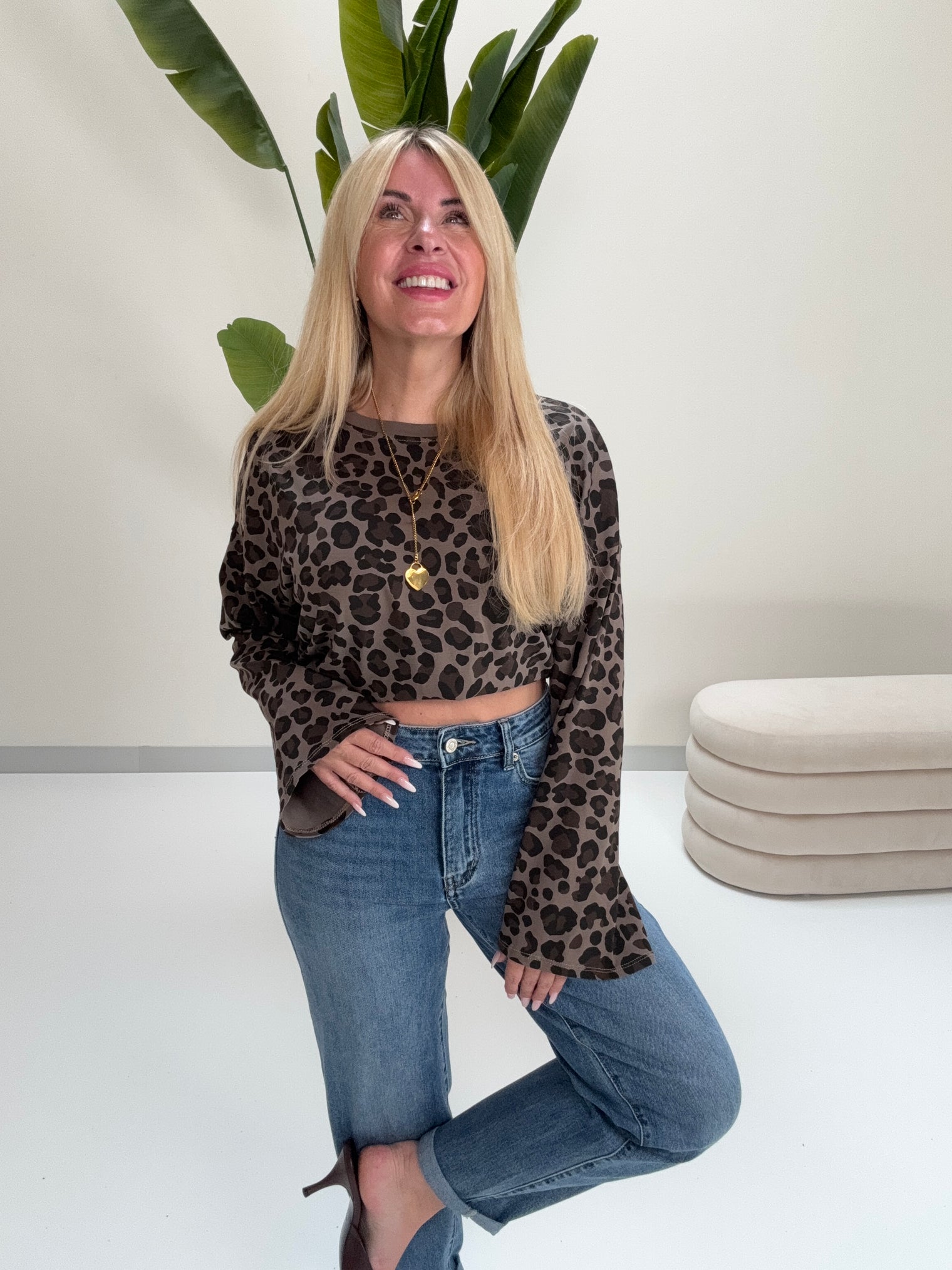 Longsleeve mit leicht ausgestelltem Ärmel taupe LEO schwarz/chocolate