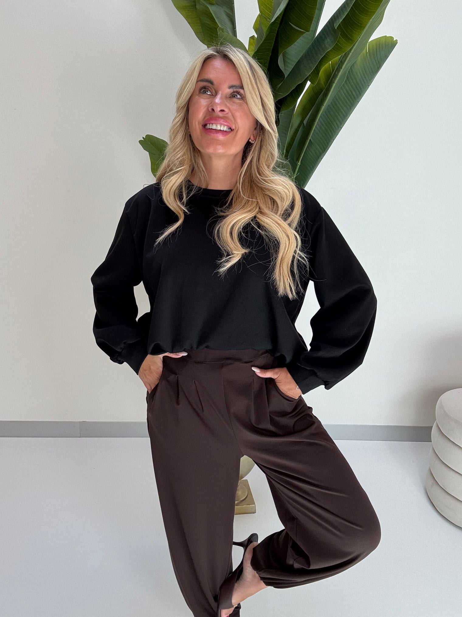 Butterstoff Pullover mit Gummizug unten schwarz