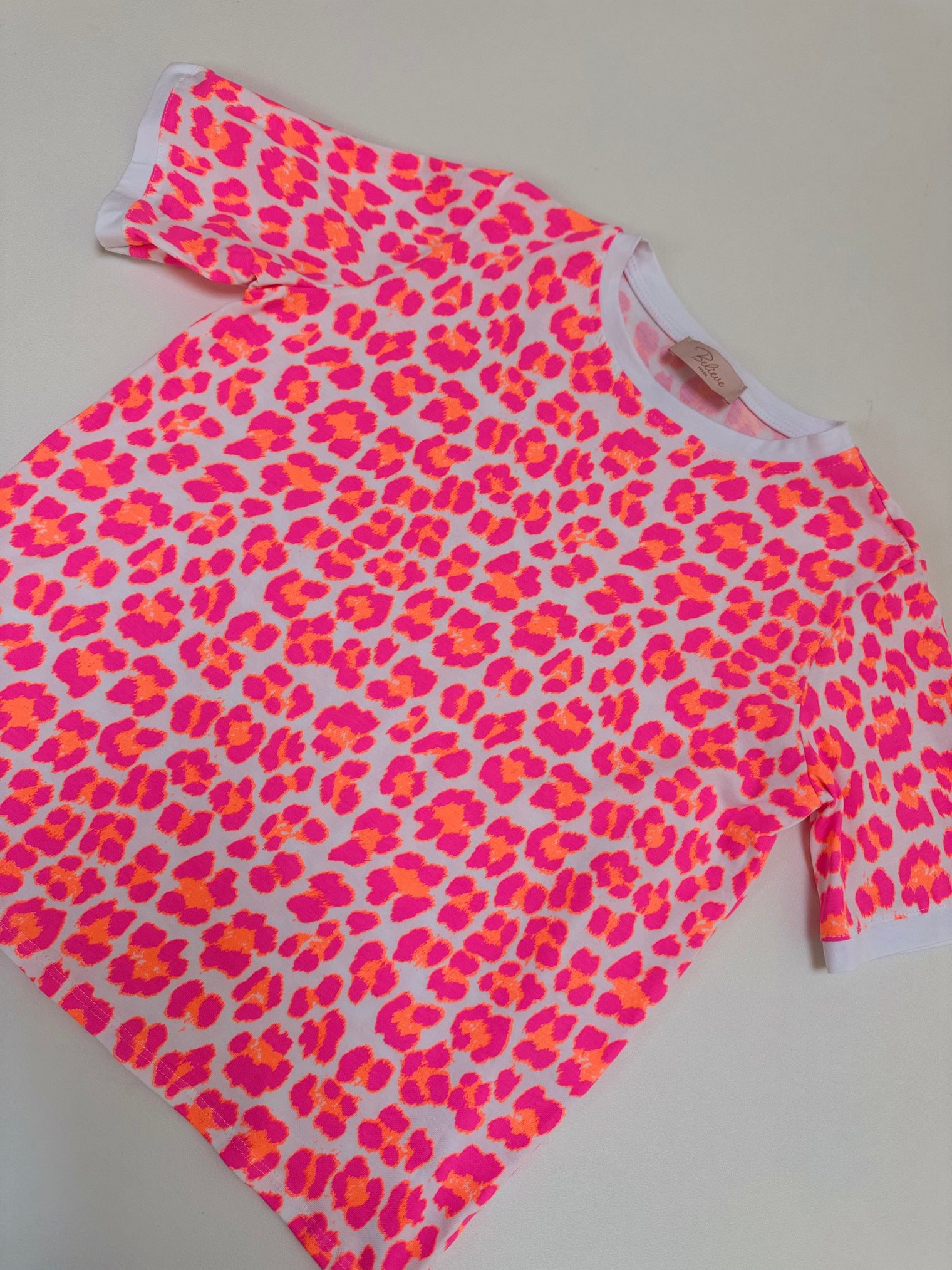 Basic Shirt weiß LEO POWER hot pink/orange