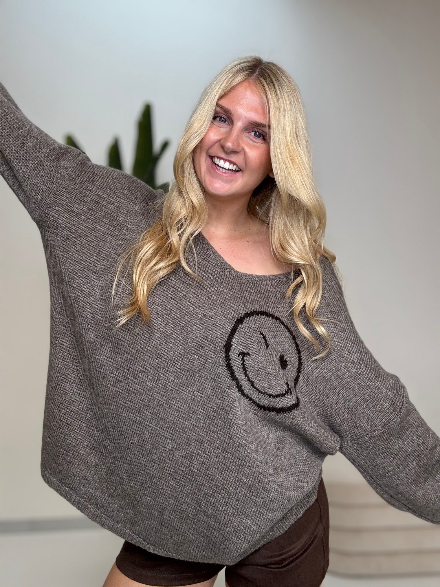Oversize Strickpullover mit Smiley&Rückenprint taupe/dark chocolate