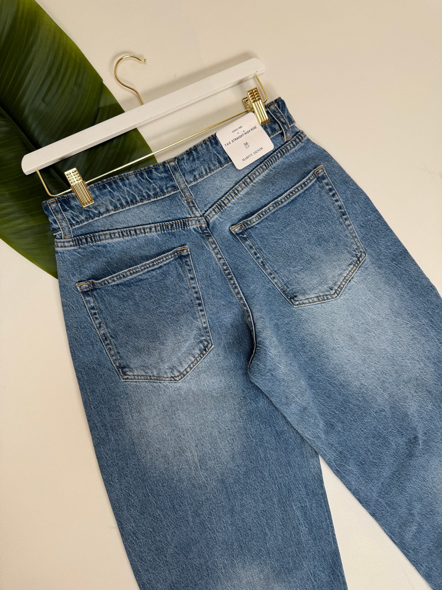 Straight High Rise Jeans mit umgeklapptem Fashion Bund