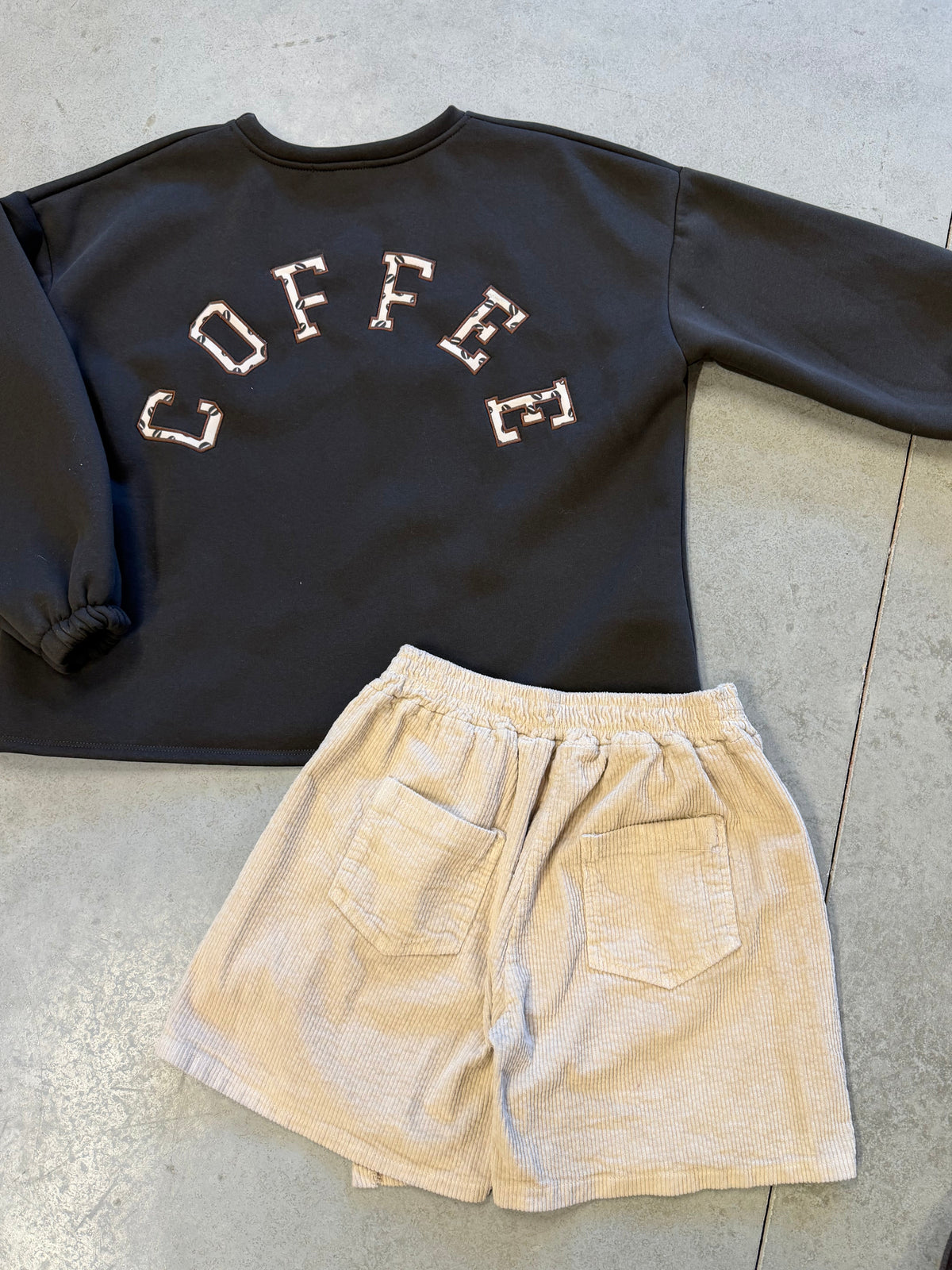 Sweater mit Rückenprint COFFEE dunkelbraun