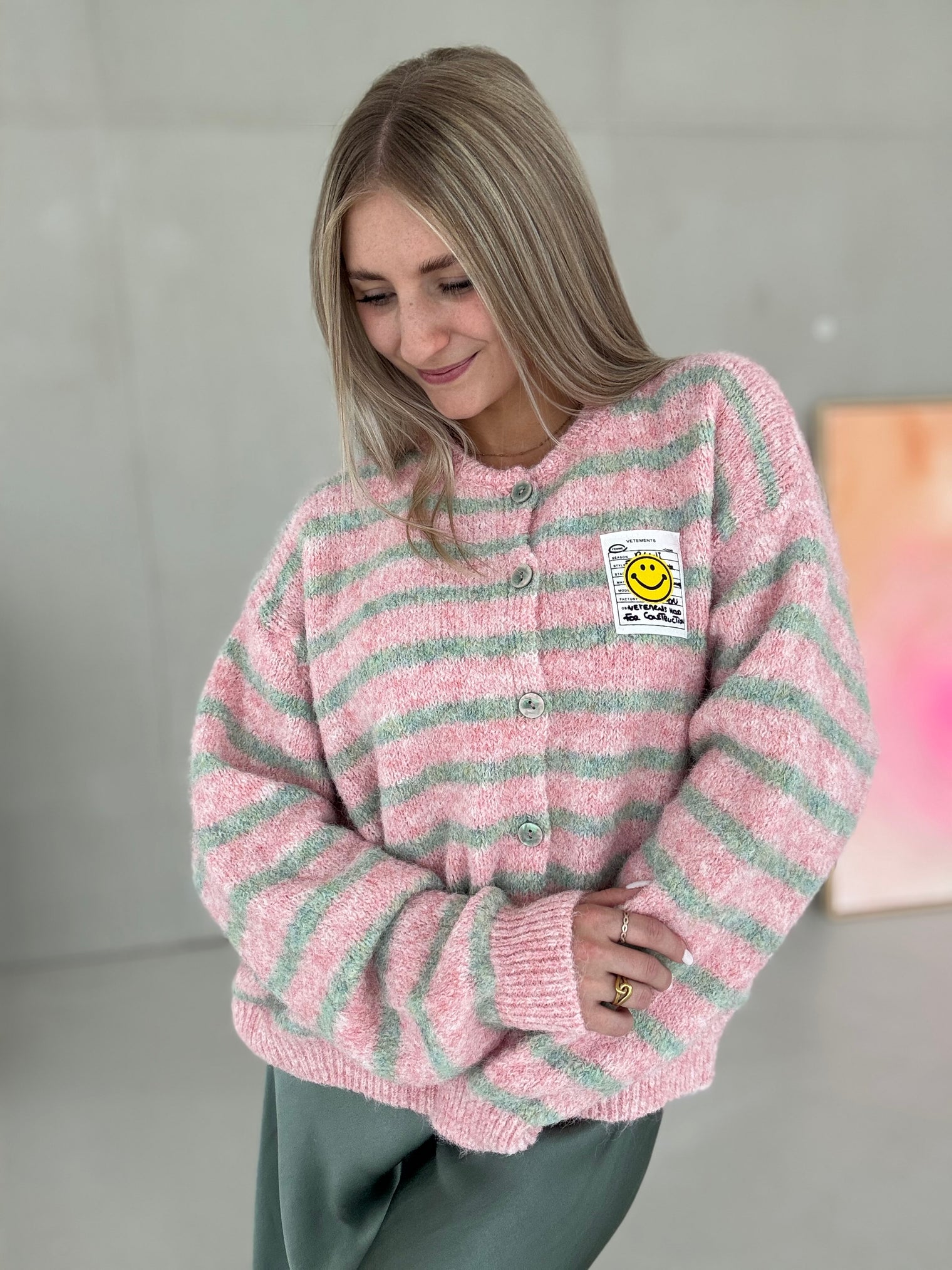 Cardigan ONLY GOOD VIBES rosa/olive