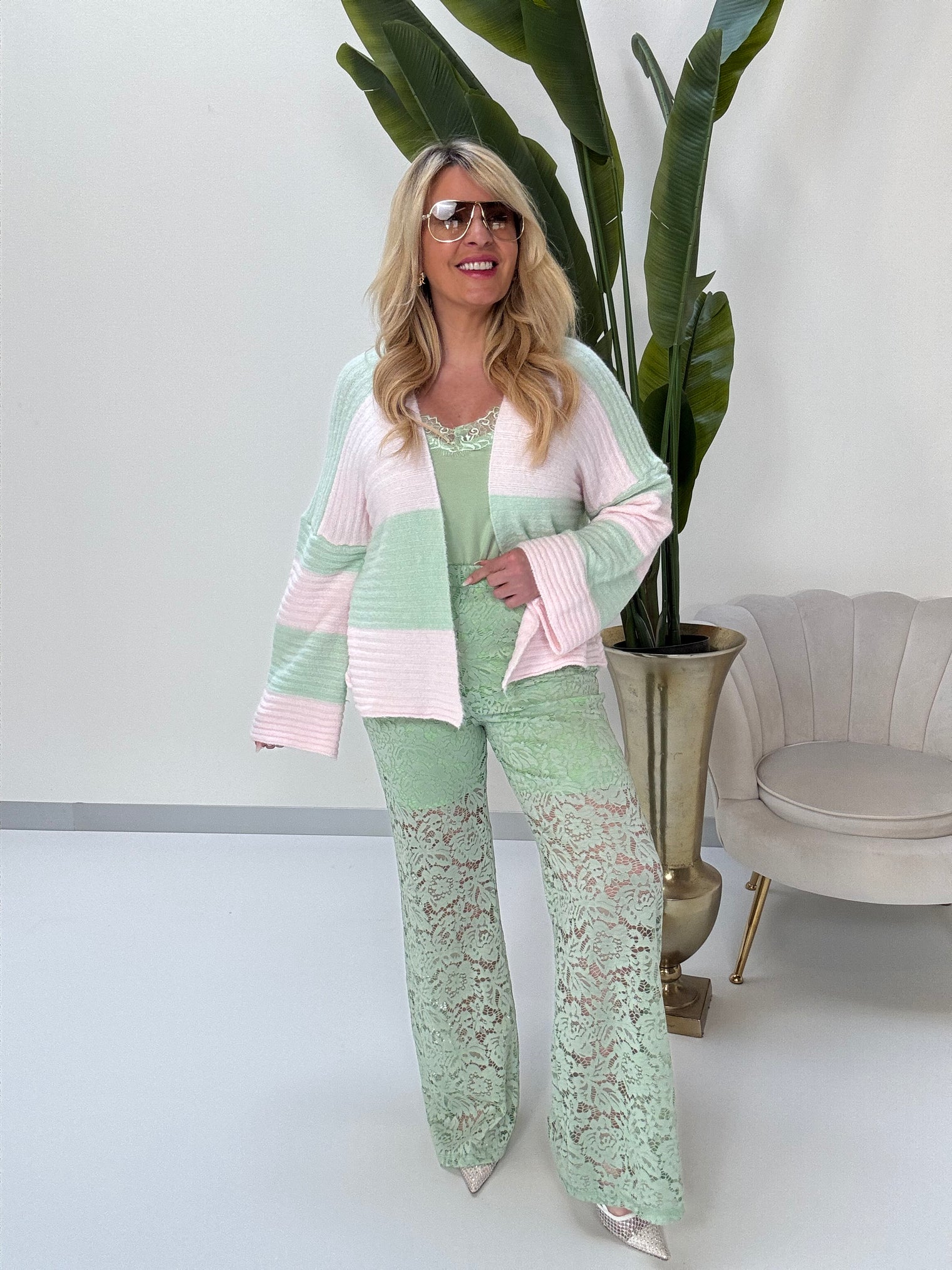 Unterlegte Spitzenhose strechy mit ausgestelltem Bein Mint