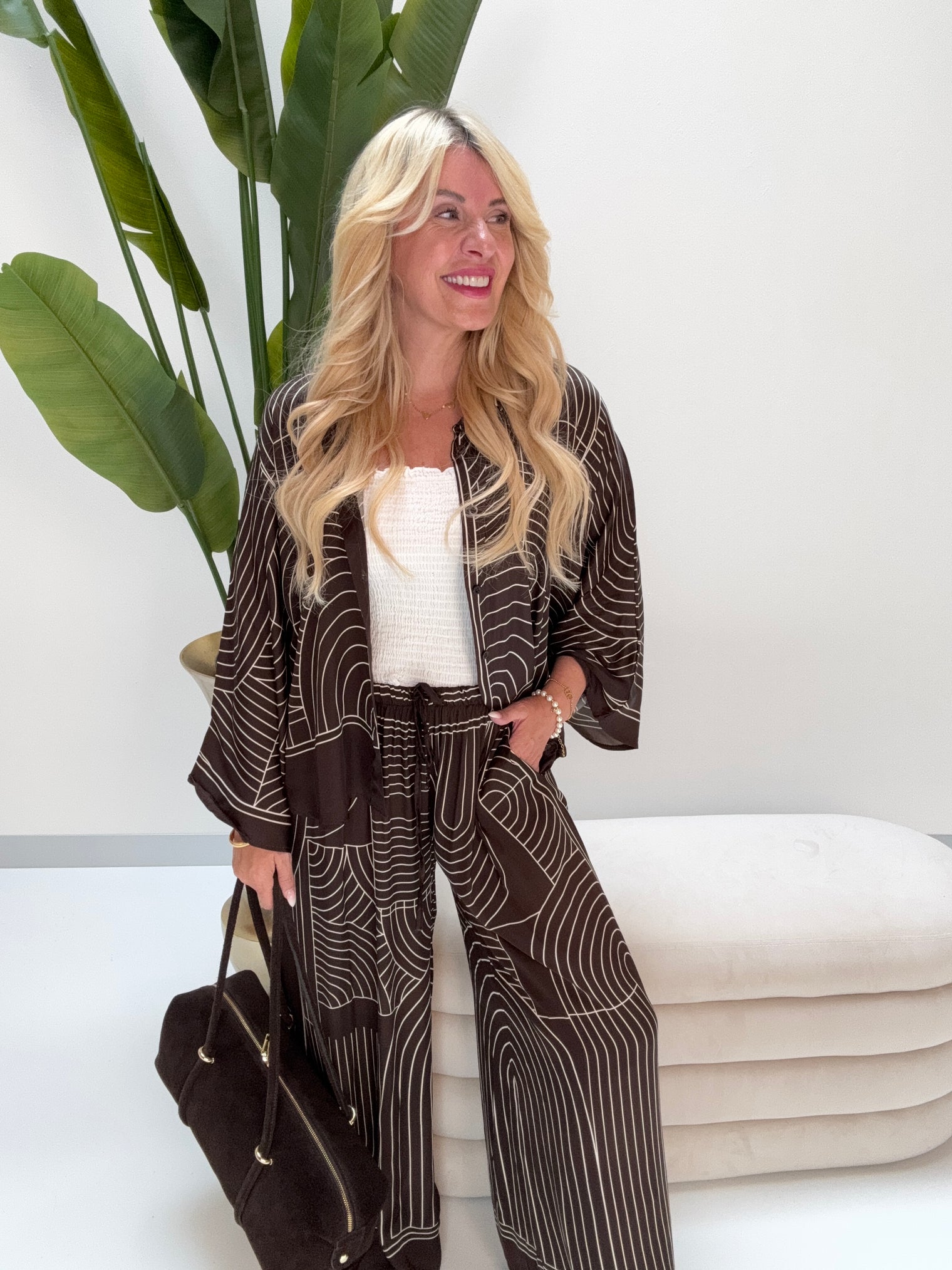 Luftige Sommerhose LUXURY CLEAN GIRL mit Seidenoptik dark chocolate