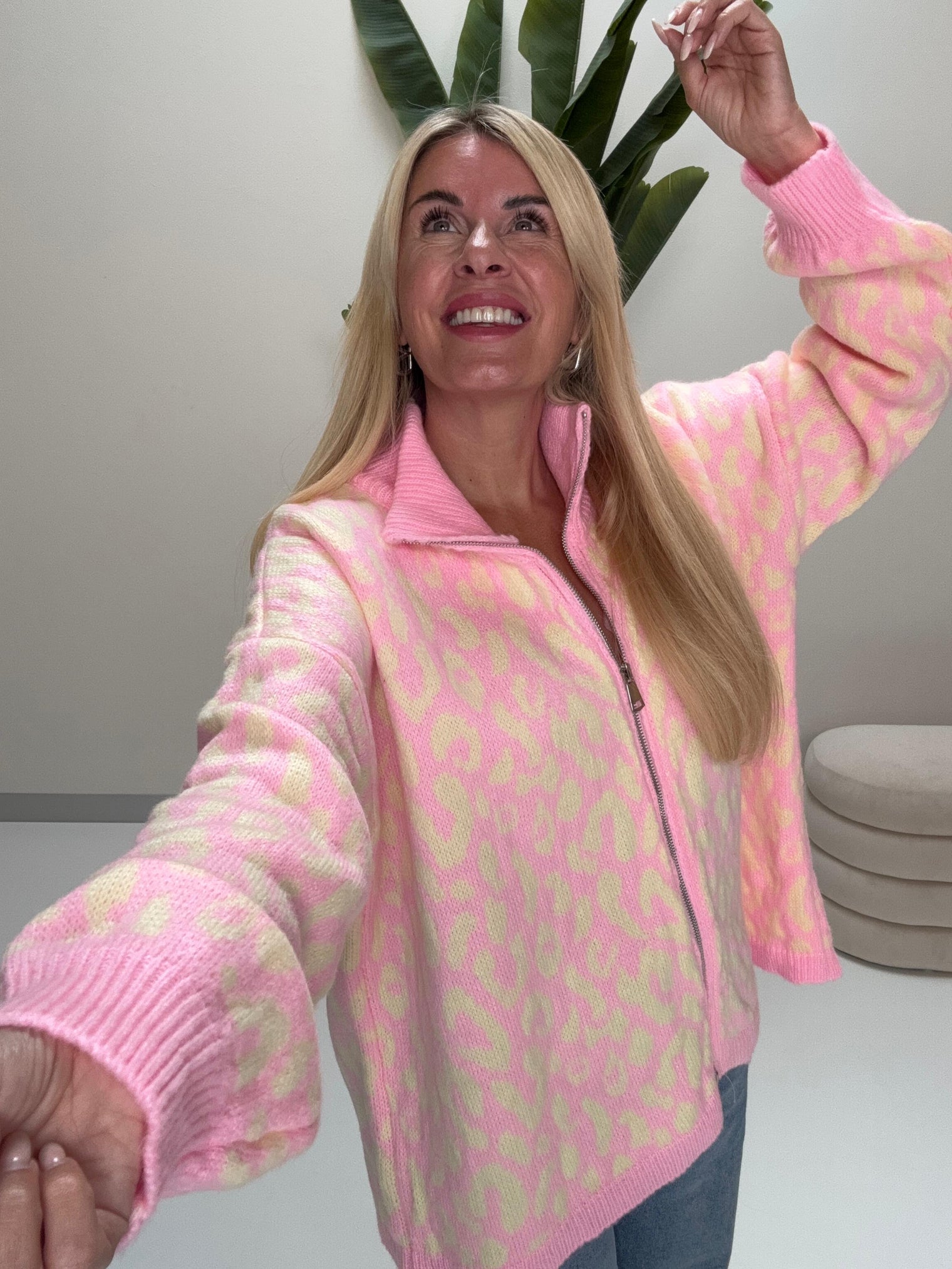 Zipper Strickjacke im angesagten Leo Muster rosa/buttermilk