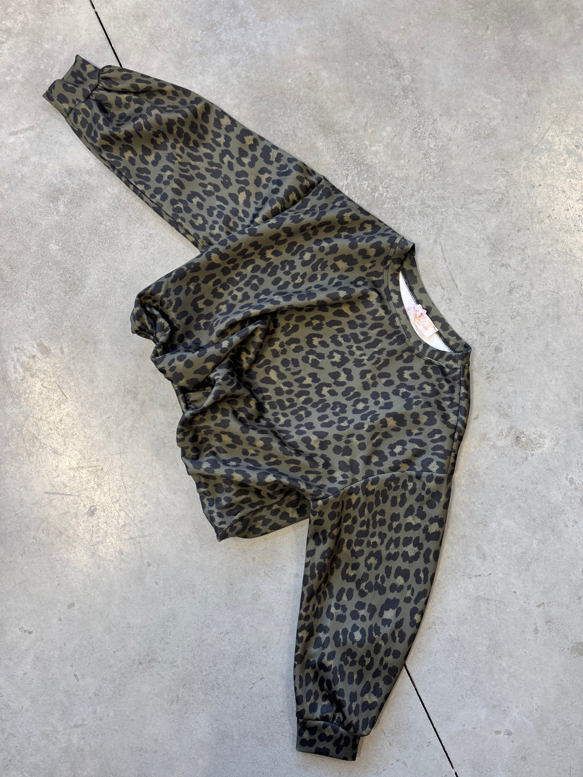 Butterstoff Pullover mit Gummizug unten khaki/schwarz LEO