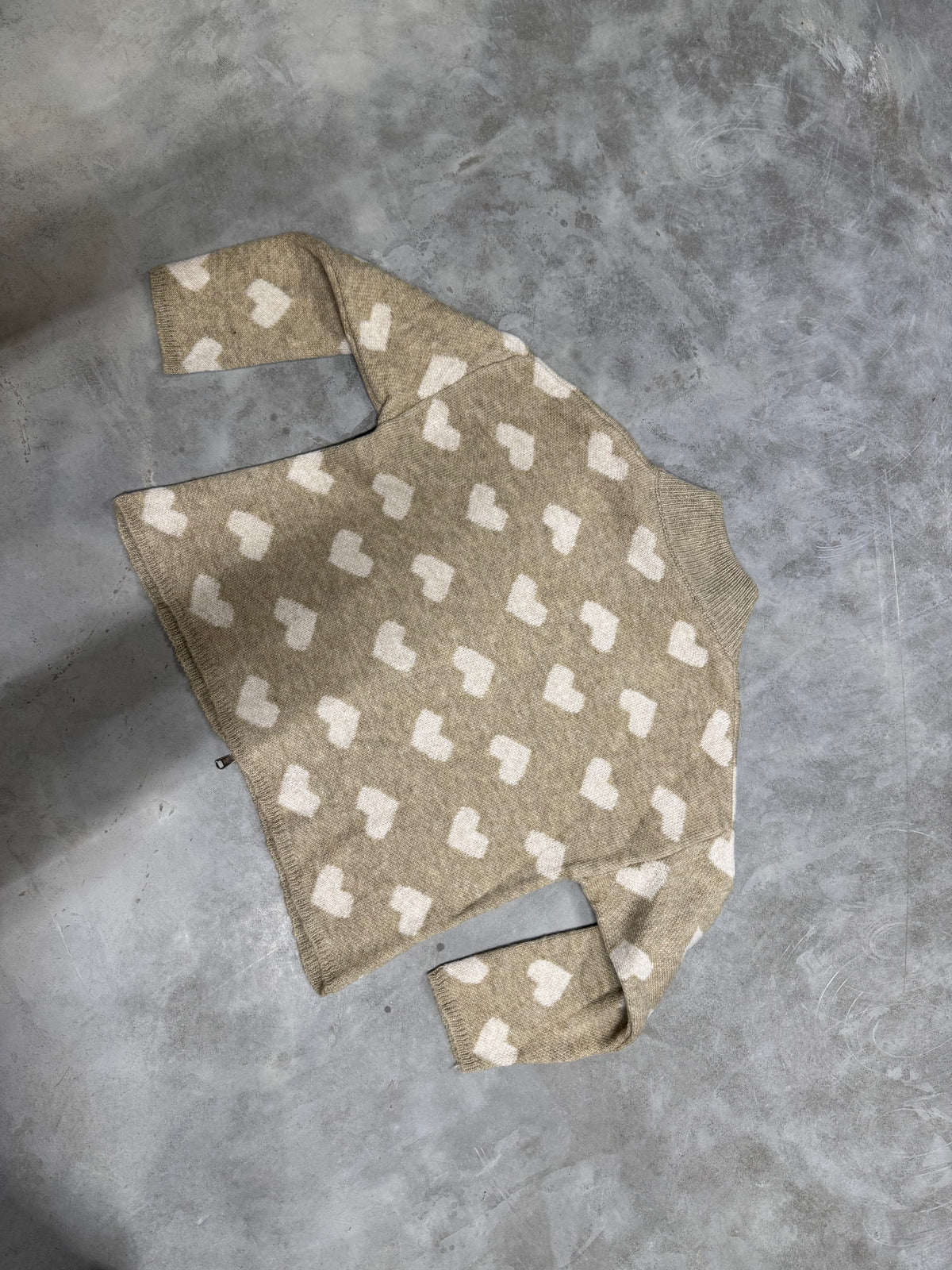 Zipper Strickjacke mit Herzchen beige/weiß