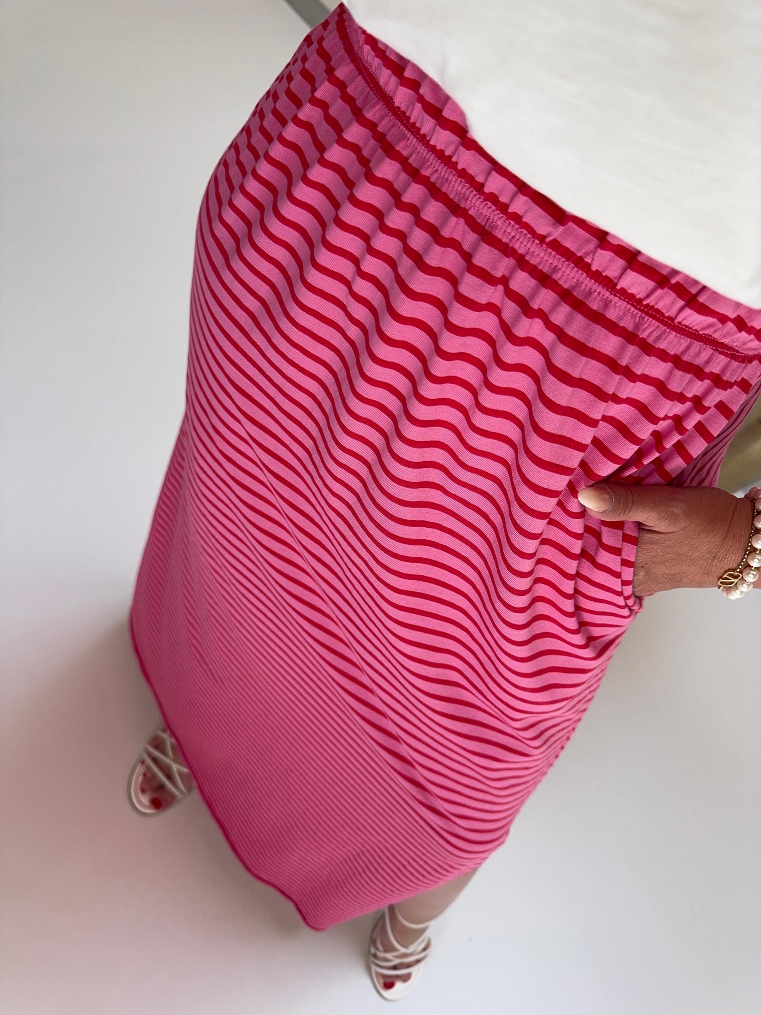 Rock mit Schlitzen & seitlichen Eingriff Taschen pink/rot gestreift
