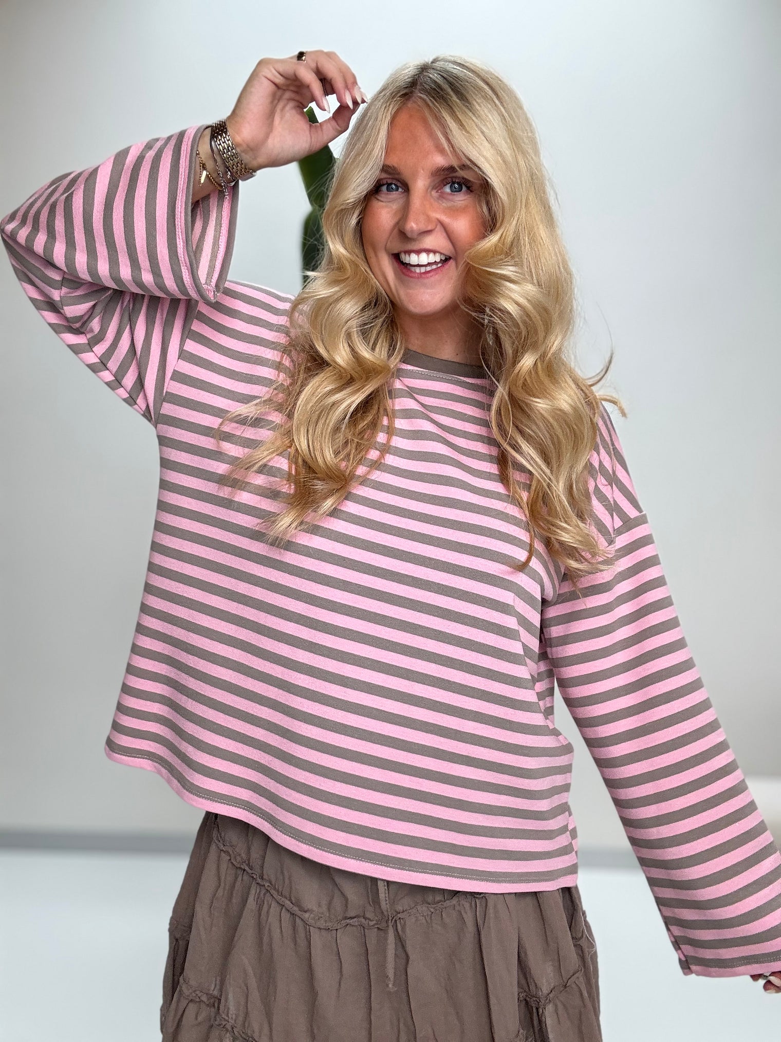 Longsleeve mit leicht ausgestelltem Ärmel STRIPES taupe/rosa