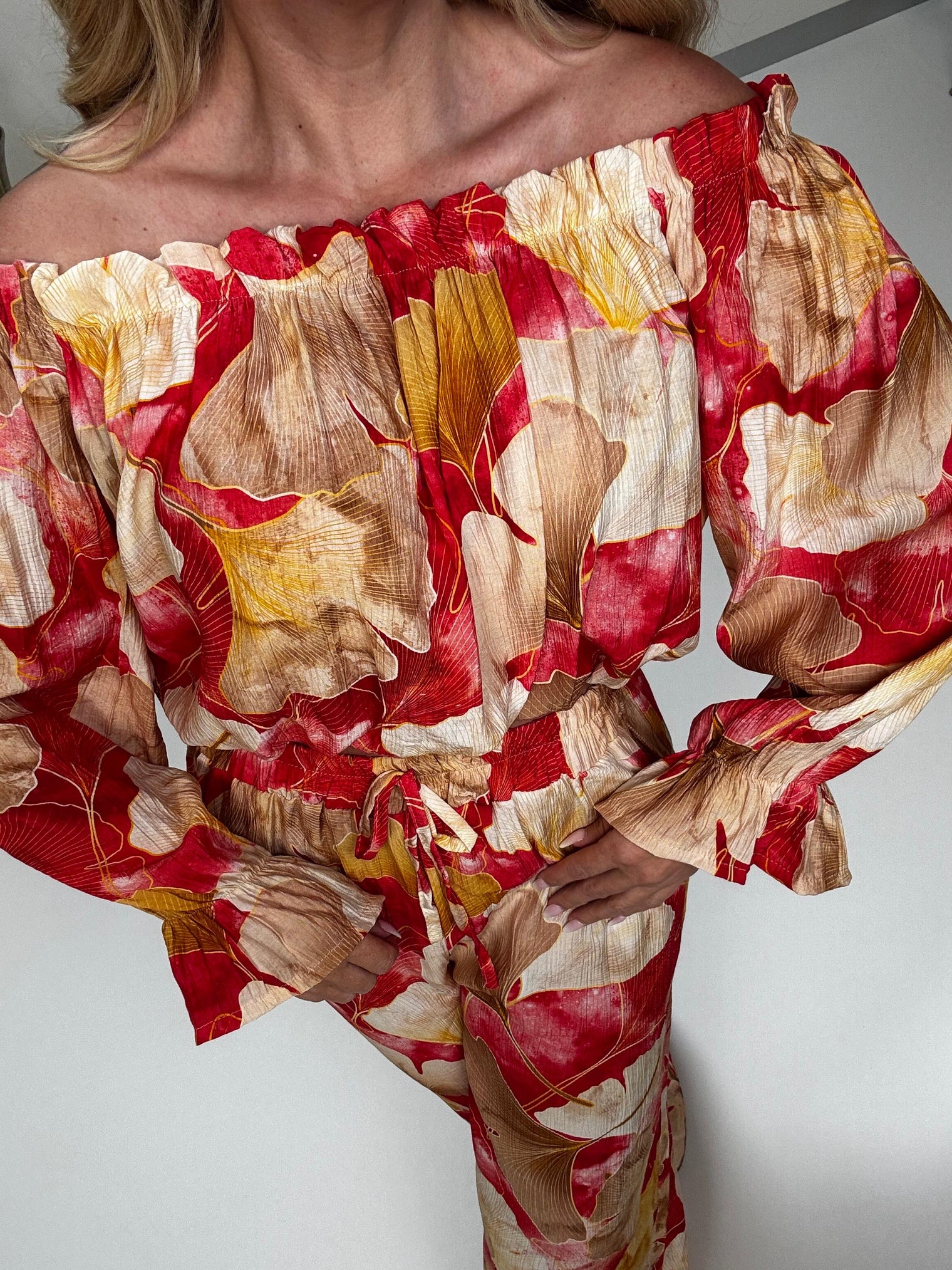 Carmen Bluse langarm FLORAL QUEEN rot/beige/creme