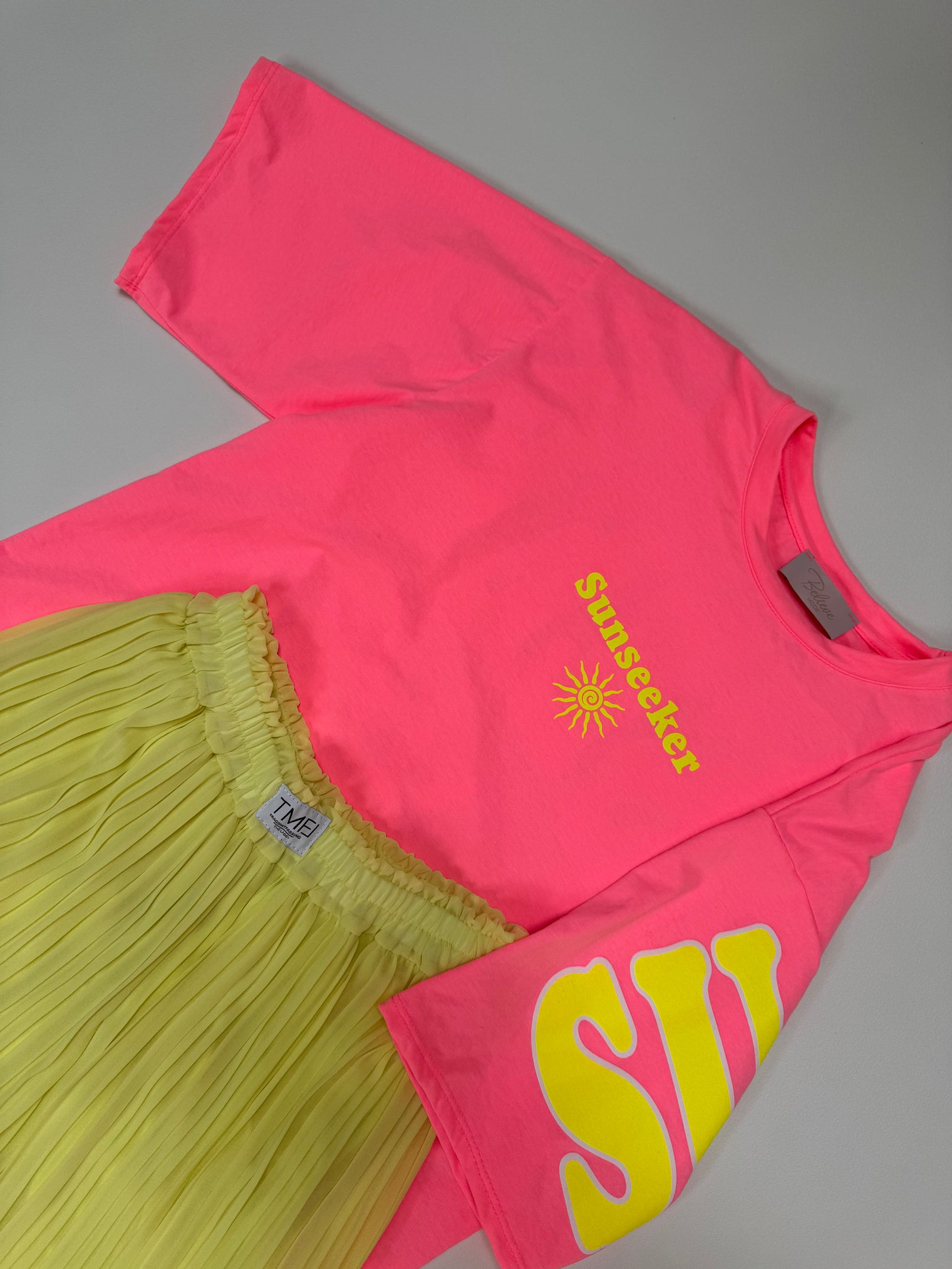 Statement Shirt rosa SUNSEEKER mit Rückenprint gelb