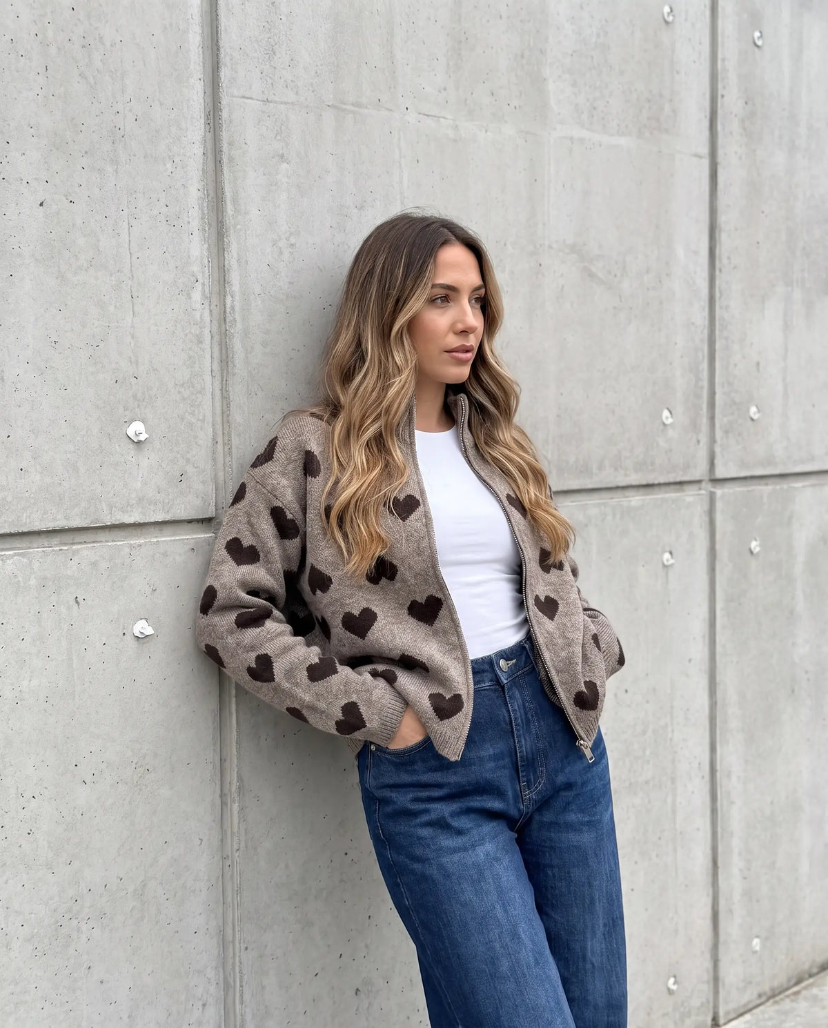 Zipper Strickjacke mit Herzchen stone/braun