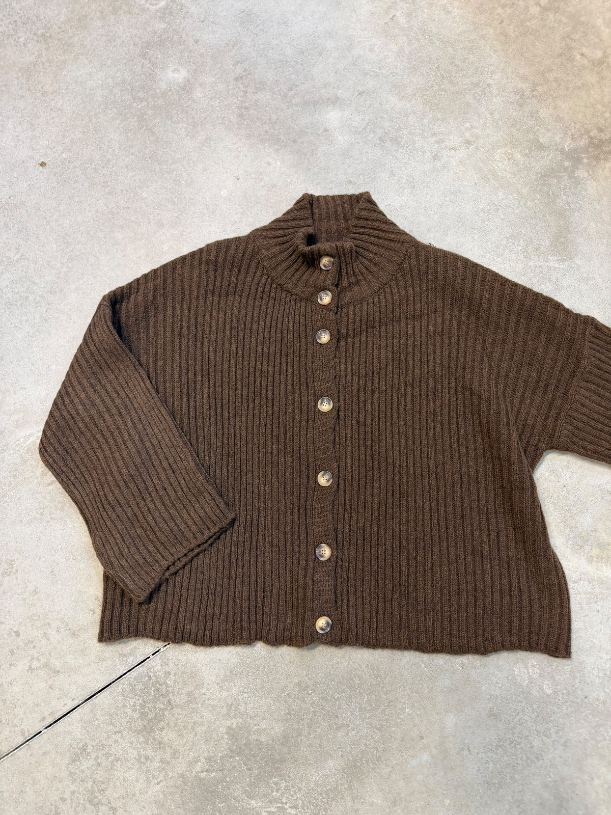 Strickjacke mit Knopfleiste braun