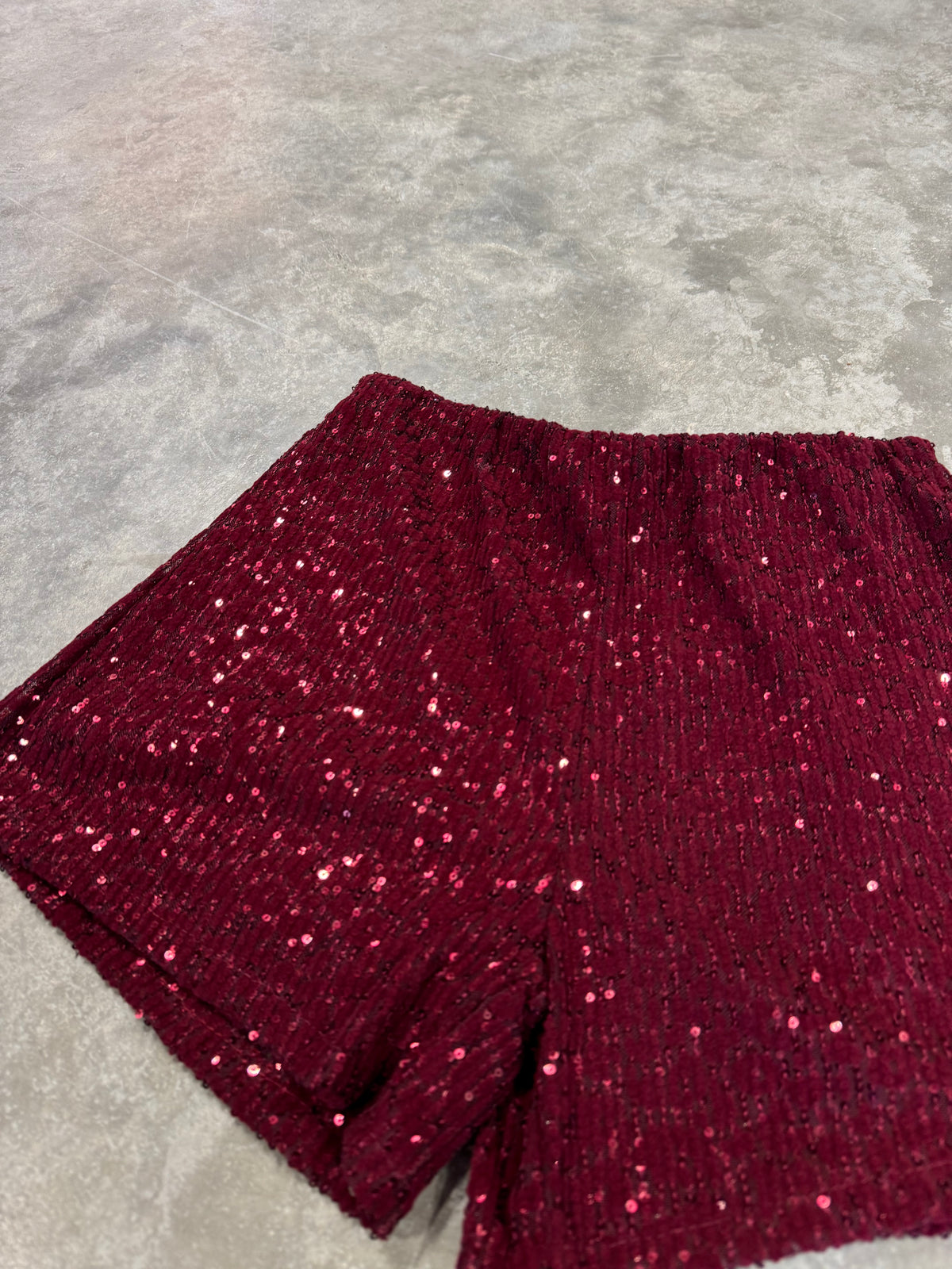 Sparkle Shorts Elegance mit elastischem Bund Burgundy
