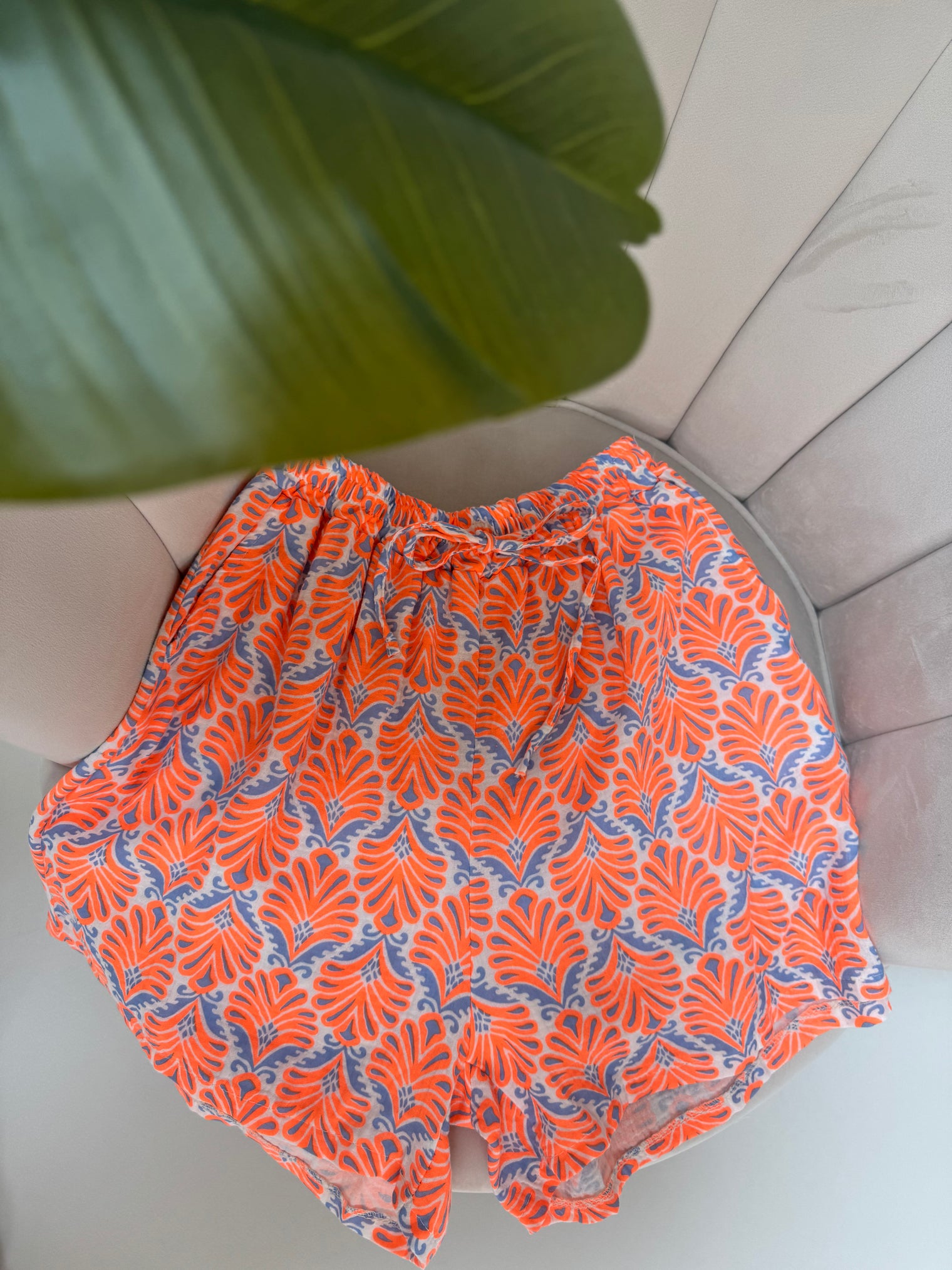 Musselin Shorts weiß ORNAMENTS light orange Blue