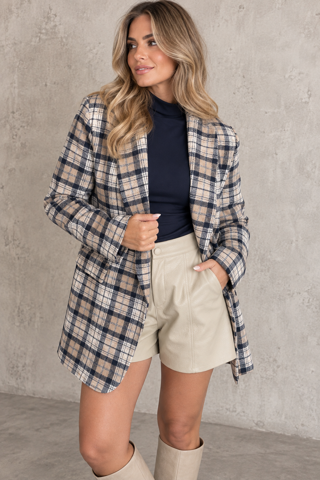Karierter Long Blazer/ Kurz Mantel in Beige/Navy