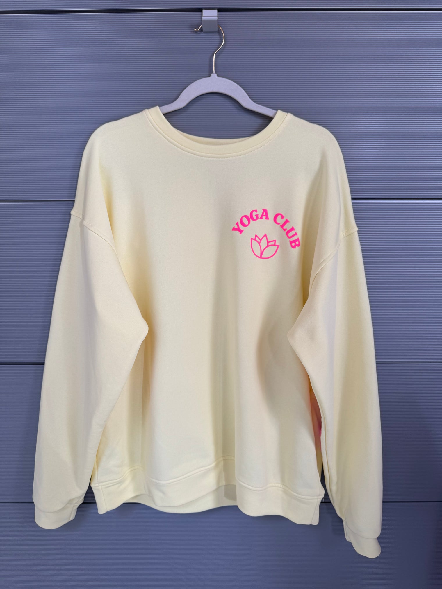 Premium Sweater YOGA CLUB mit Rückenprint