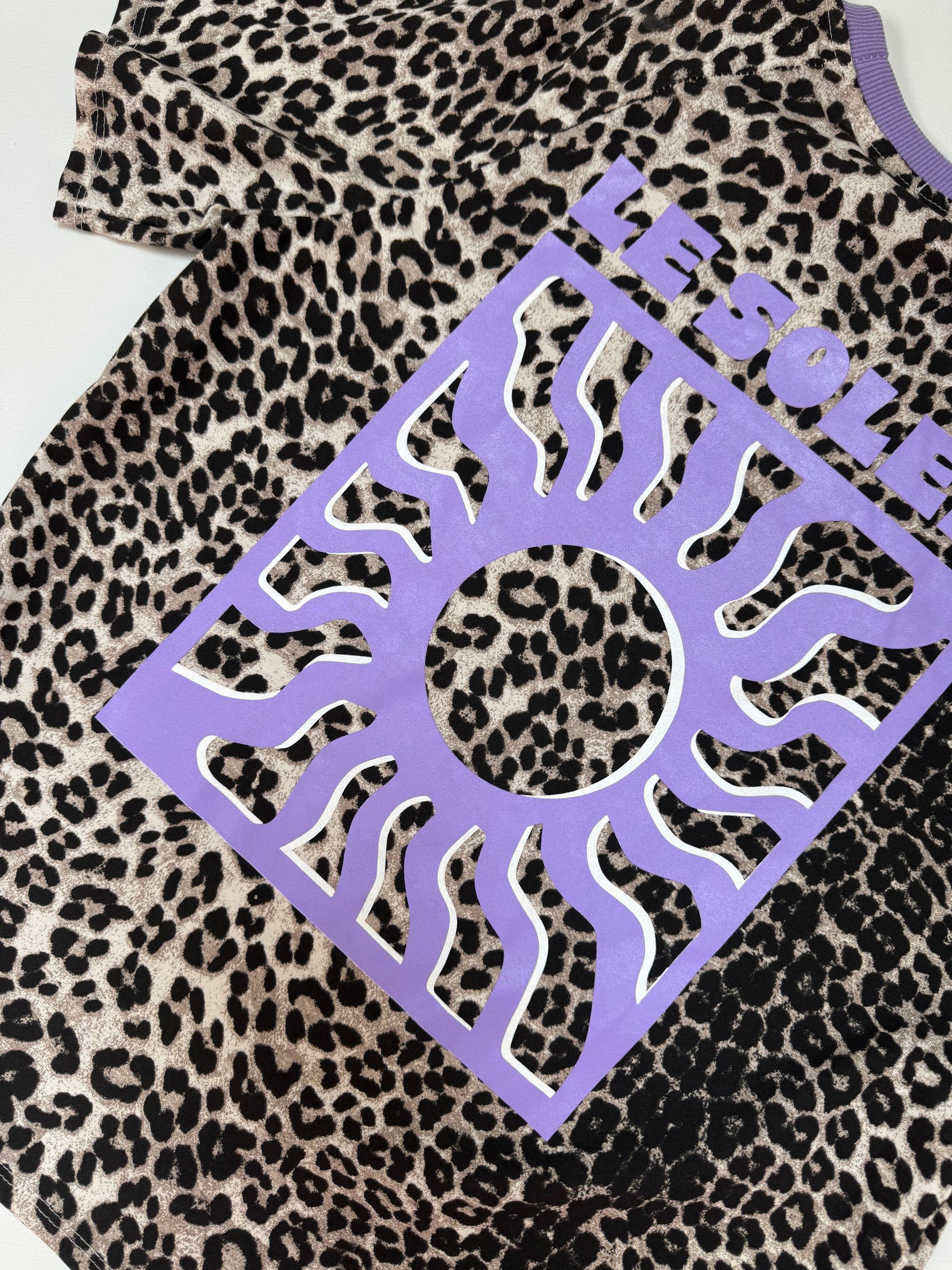 Statement Shirt leo LE SOLEIL FLIEDER mit seitlichen Streifen