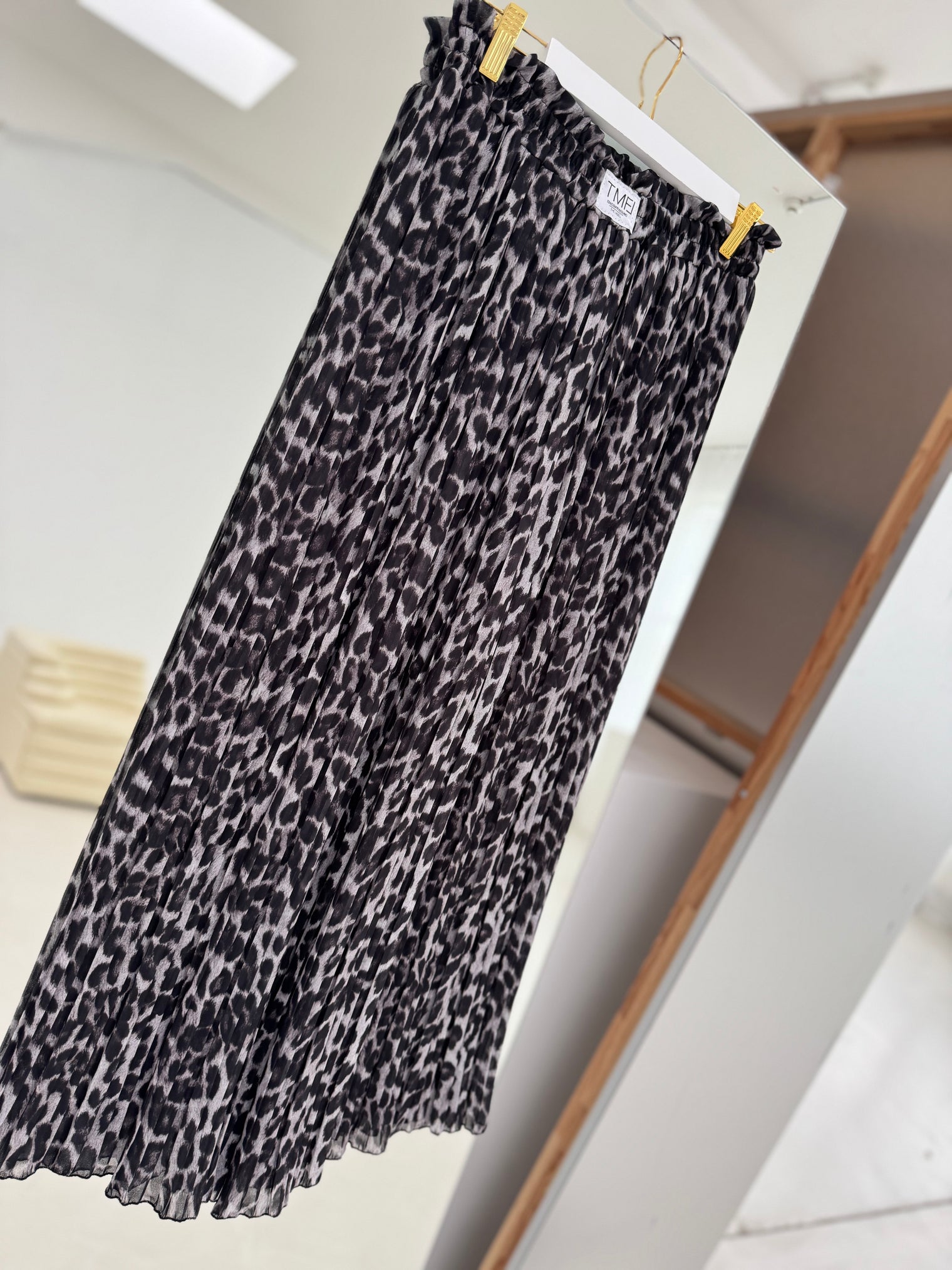 Signature Plisseehose mit Patch LEO GREY