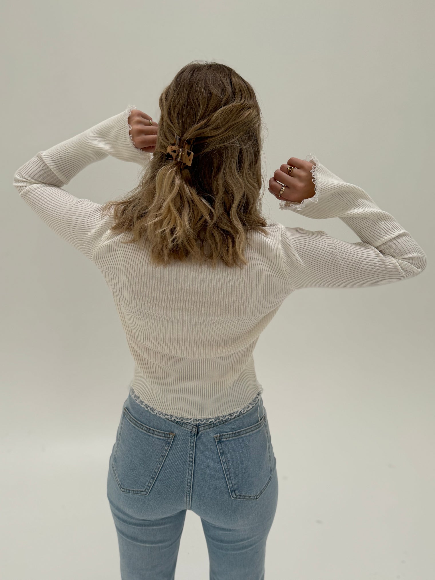 Premium Langarm Oberteil mit Rüschen creme