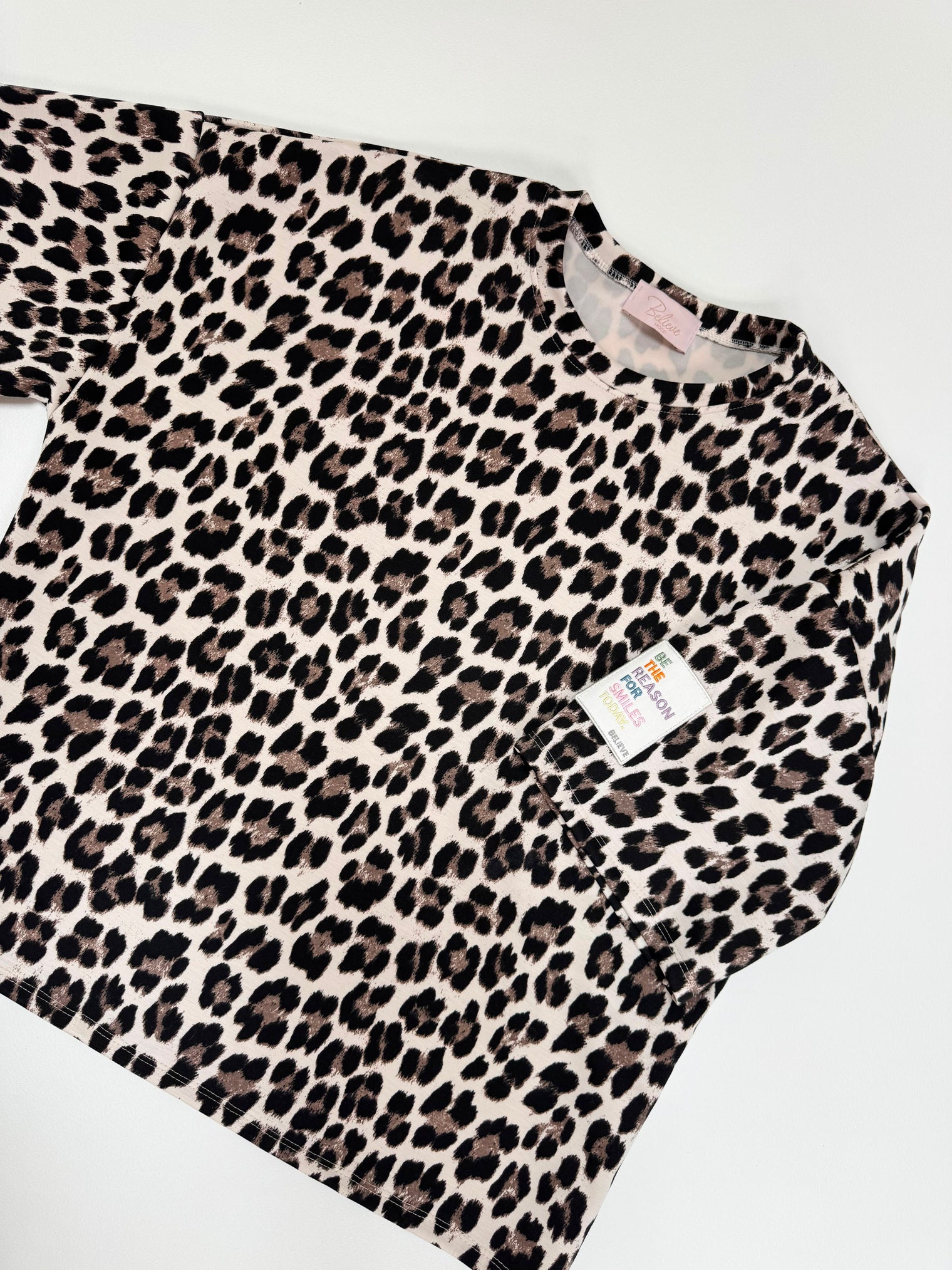 Butterstoff Shirt leo BE THE REASON mit hochwertigem Patch am Ärmel