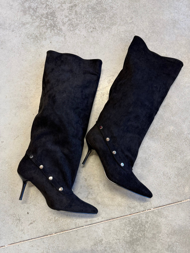 Stiefel mit hohem Schaft und Details schwarz