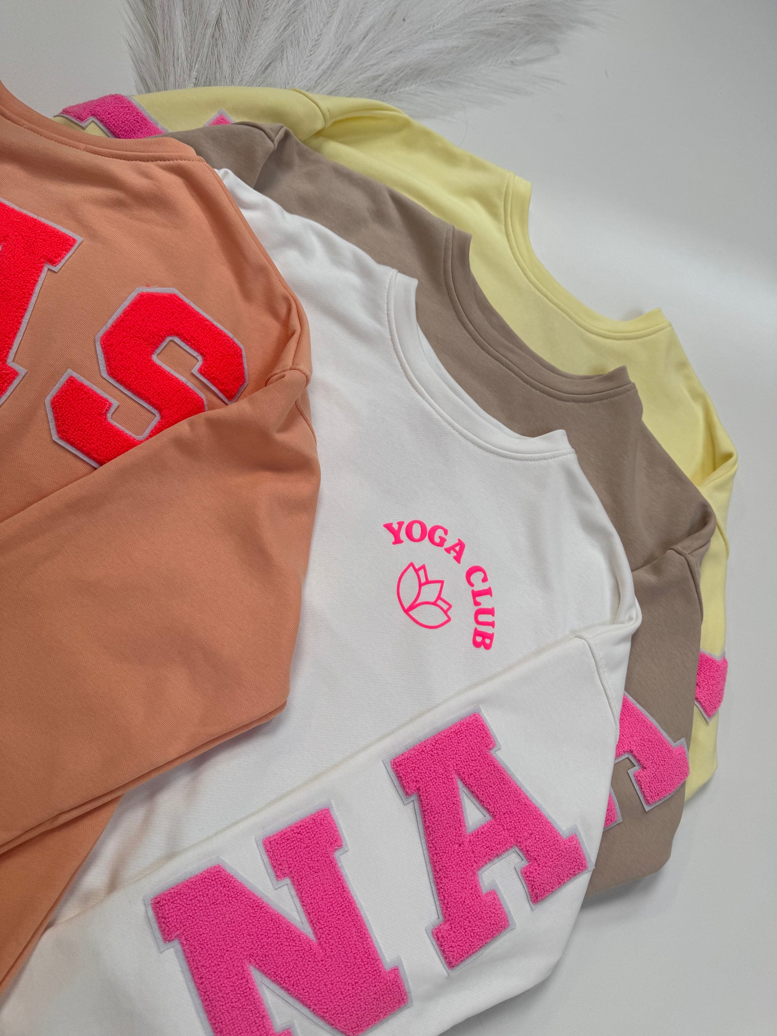 Premium Sweater YOGA CLUB mit Rückenprint