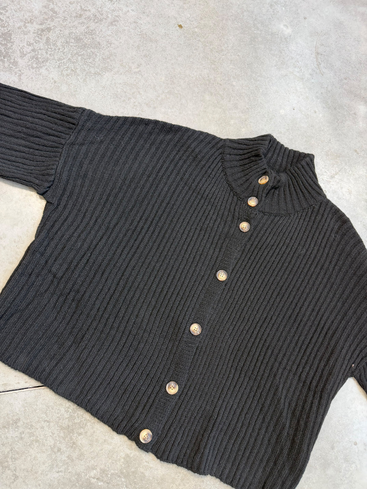 Strickjacke mit Knopfleiste schwarz