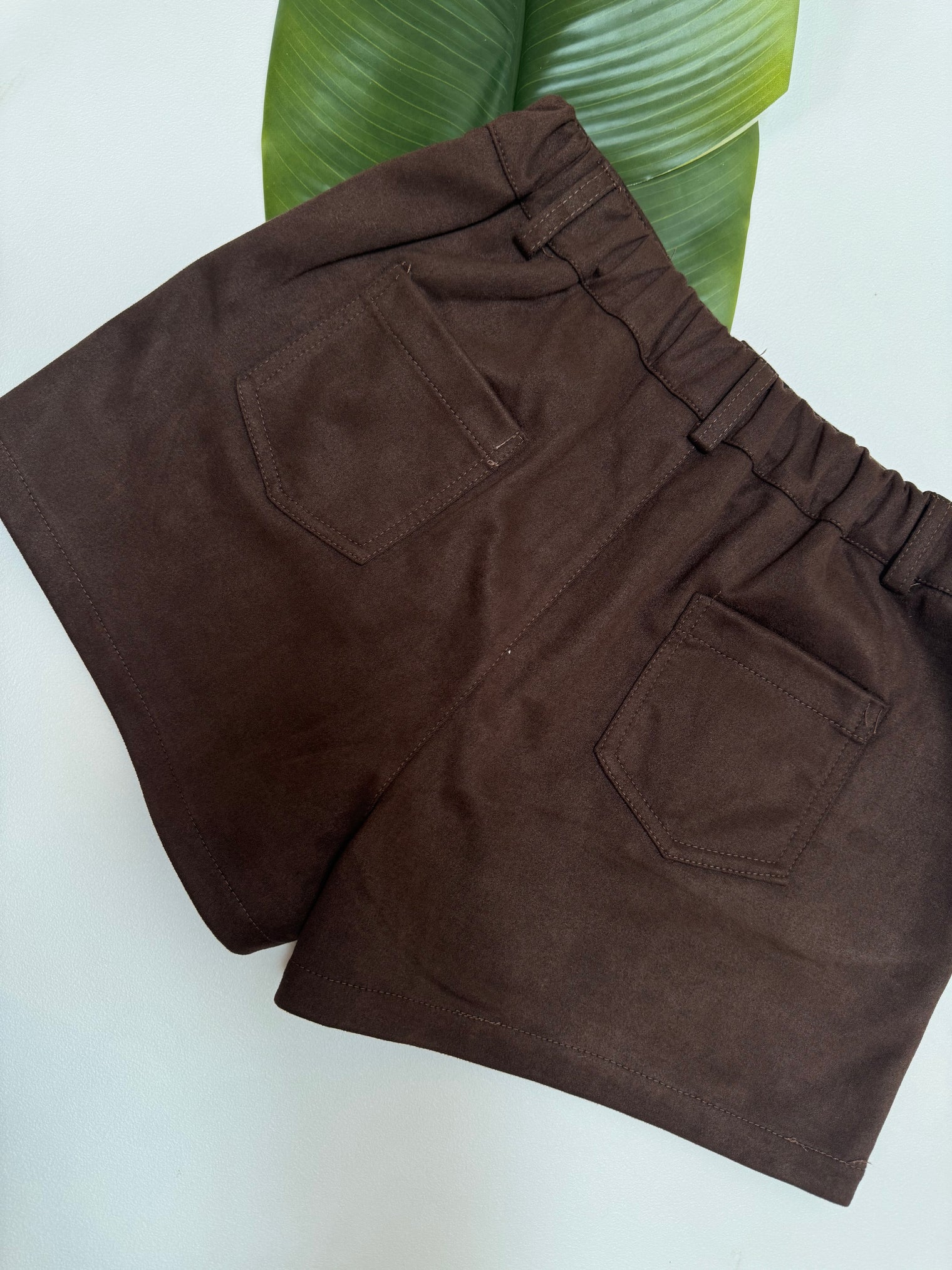 Velours Shorts mit elastischem Bund dark chocolate