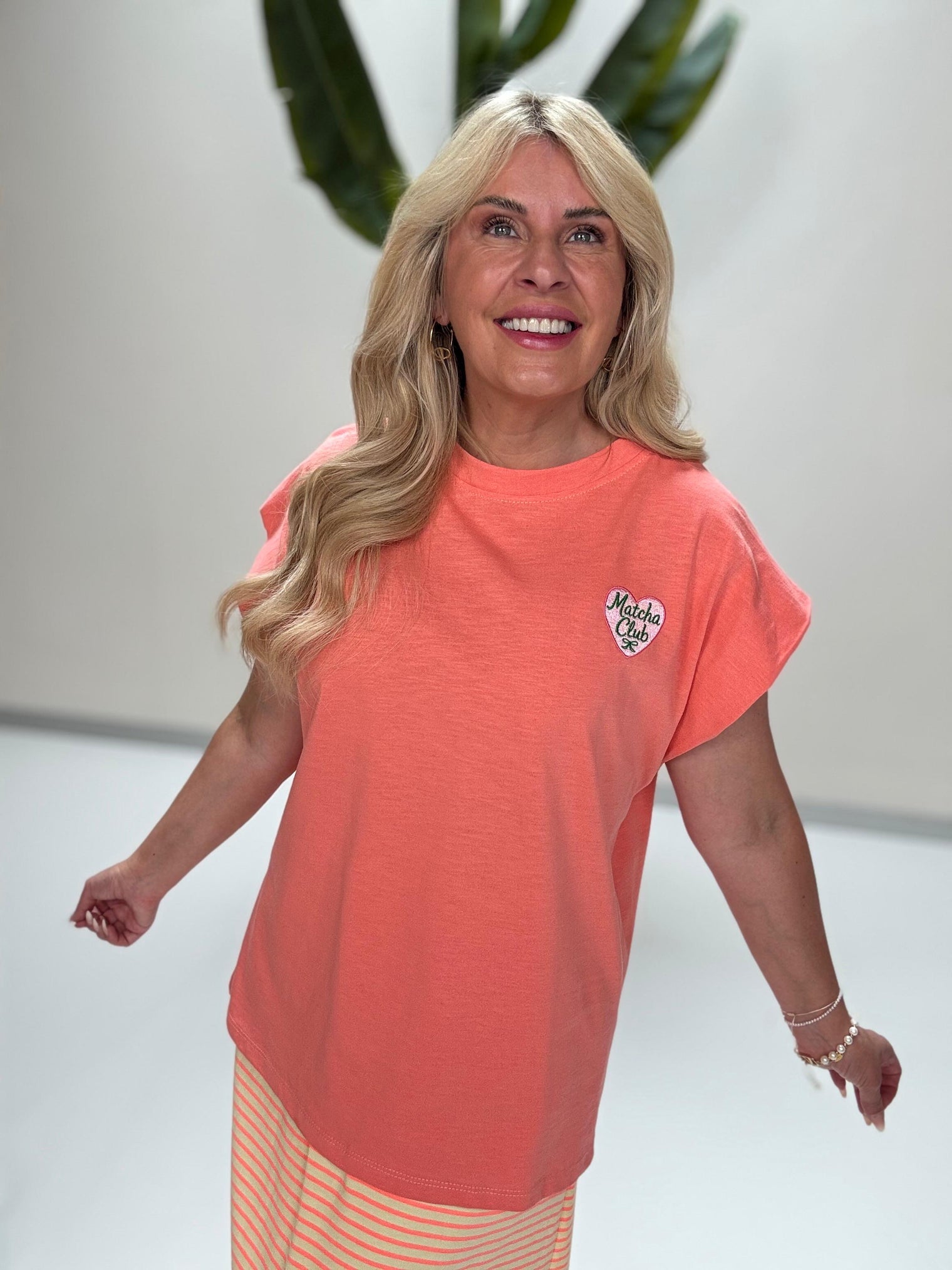Statement Shirt peach MATCHA CLUB mit gesticktem Herz