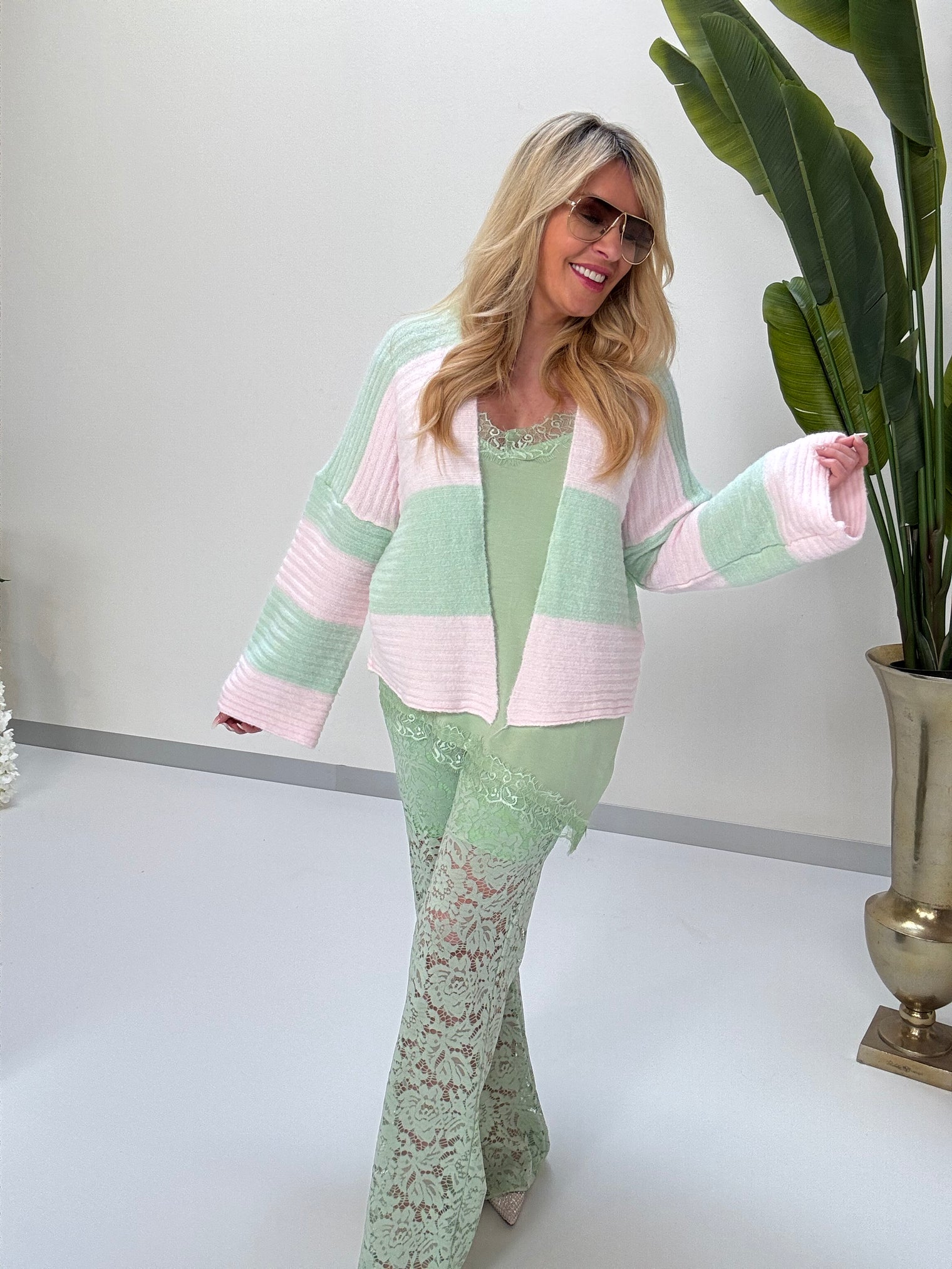 Unterlegte Spitzenhose strechy mit ausgestelltem Bein Mint