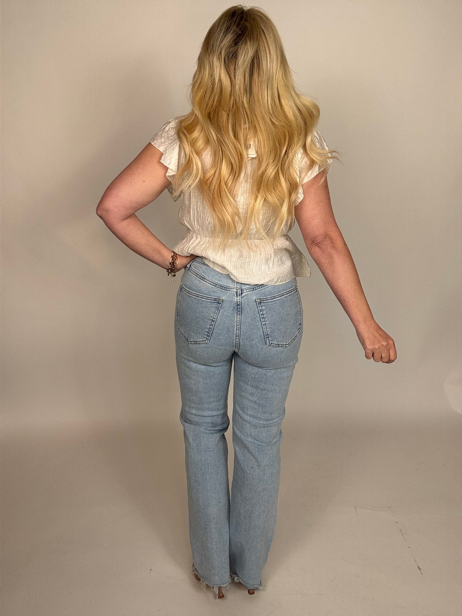 Stretch Straight Leg Jeans mit Blumen in weiß