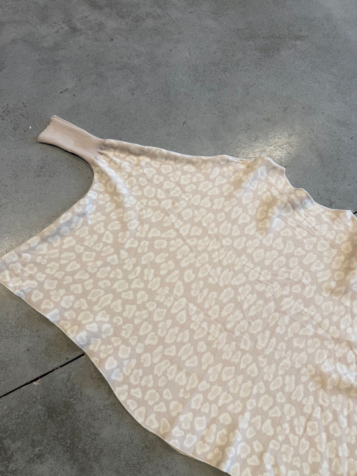 Feinstrick Fledermauspullover im LEO Style creme/weiß
