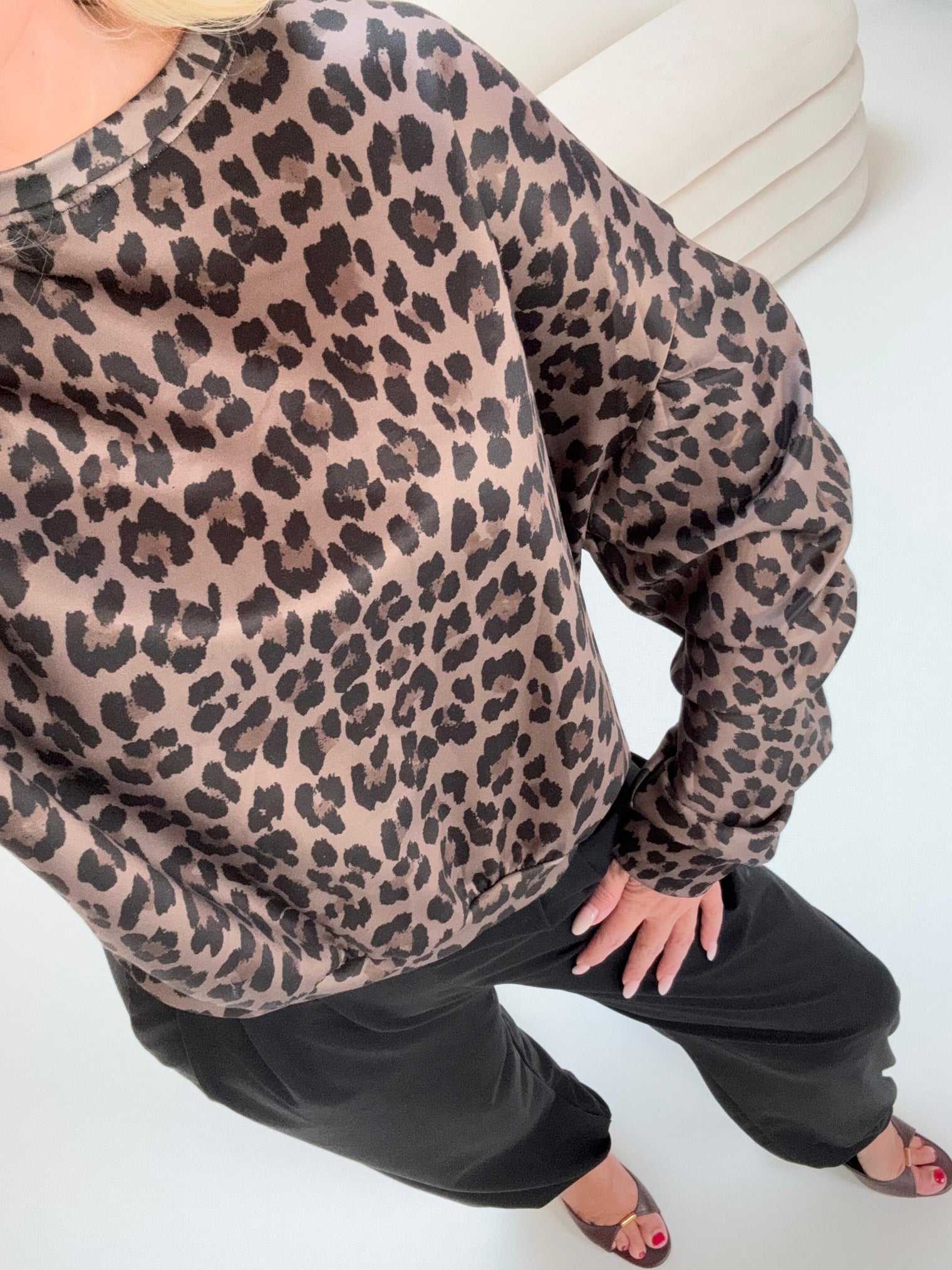 Butterstoff Pullover mit Crinkle Arm mocha leo