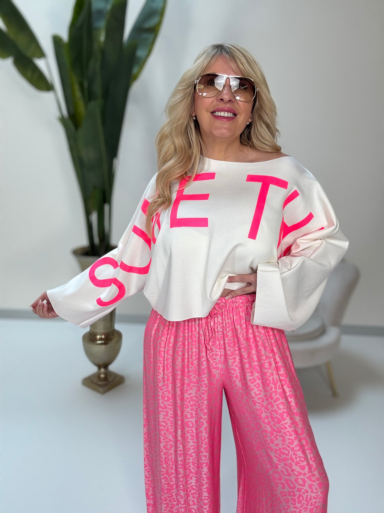 Cropped Sweatshirt SOME THING weiß/pink