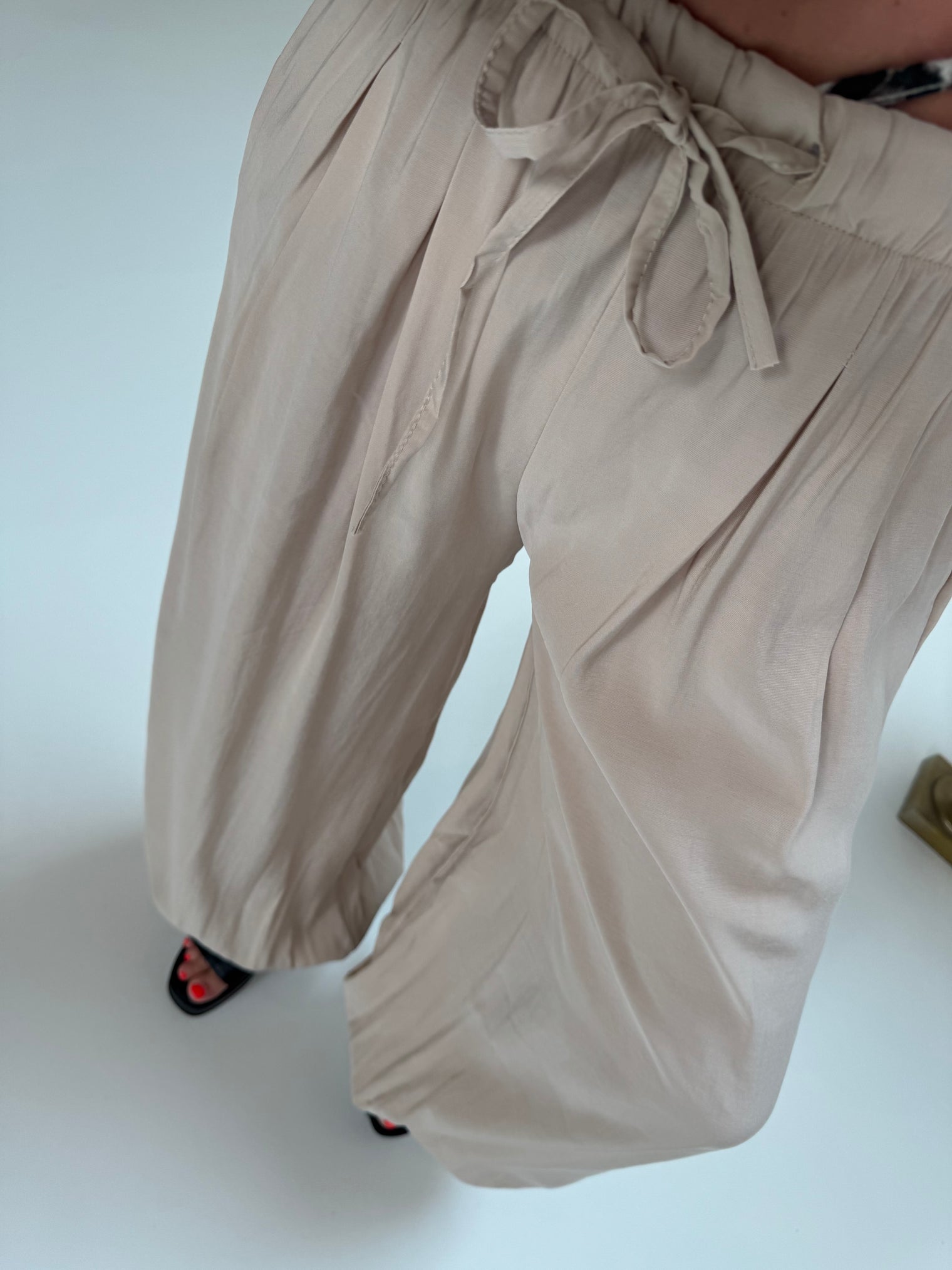 Ballon Hose mit Gummizug an den Bündchen beige