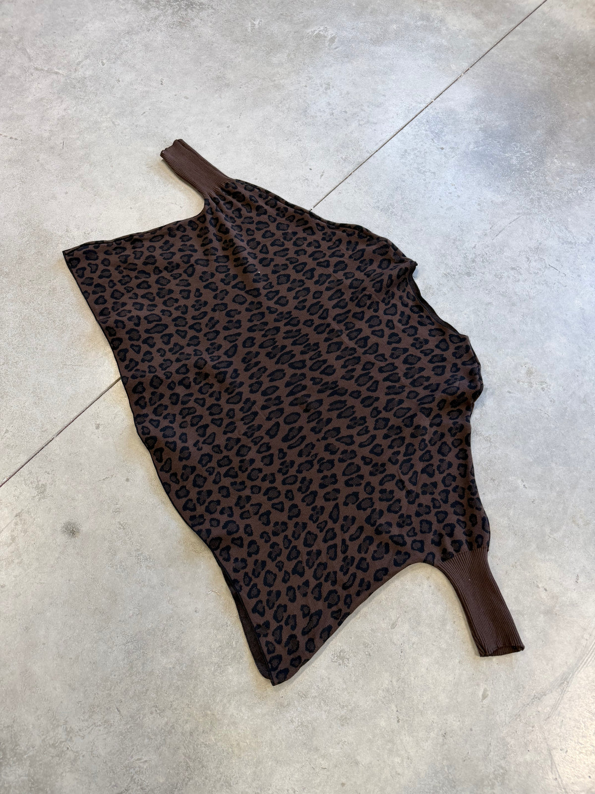 Feinstrick Fledermauspullover im LEO Style chocolate/schwarz