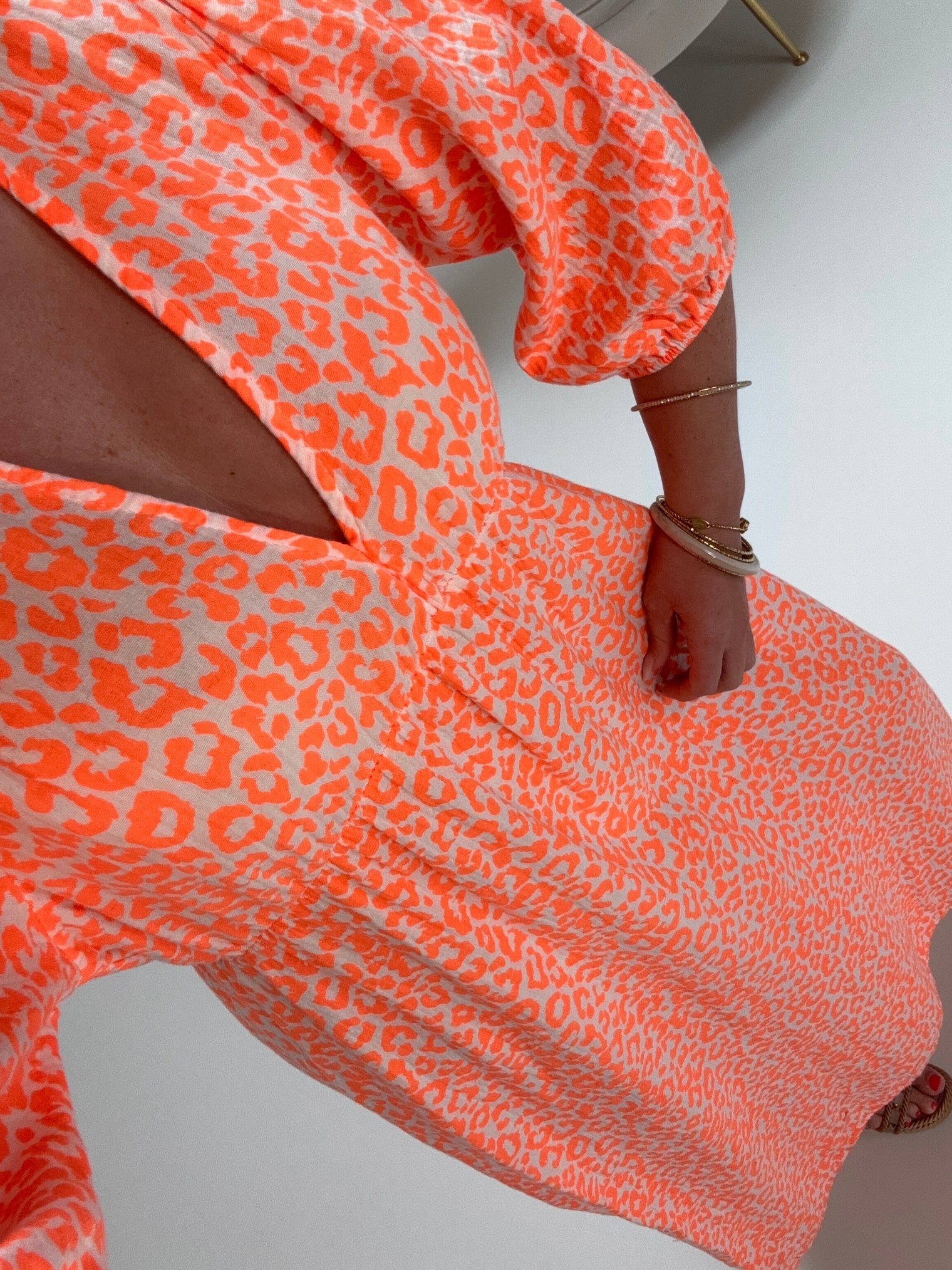 Signature Musselin Kleid weiß LEO LOVER orange