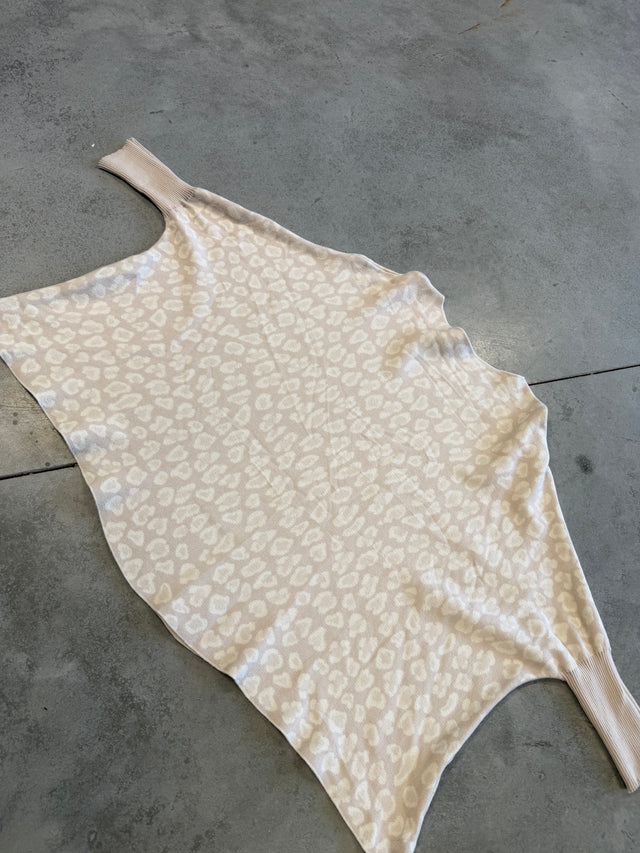 Feinstrick Fledermauspullover im LEO Style creme/weiß