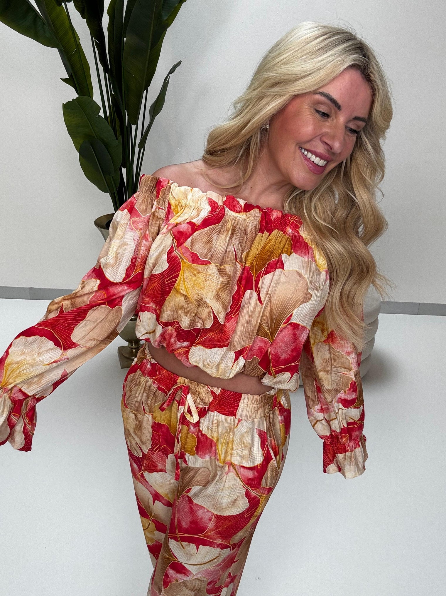 Carmen Bluse langarm FLORAL QUEEN rot/beige/creme