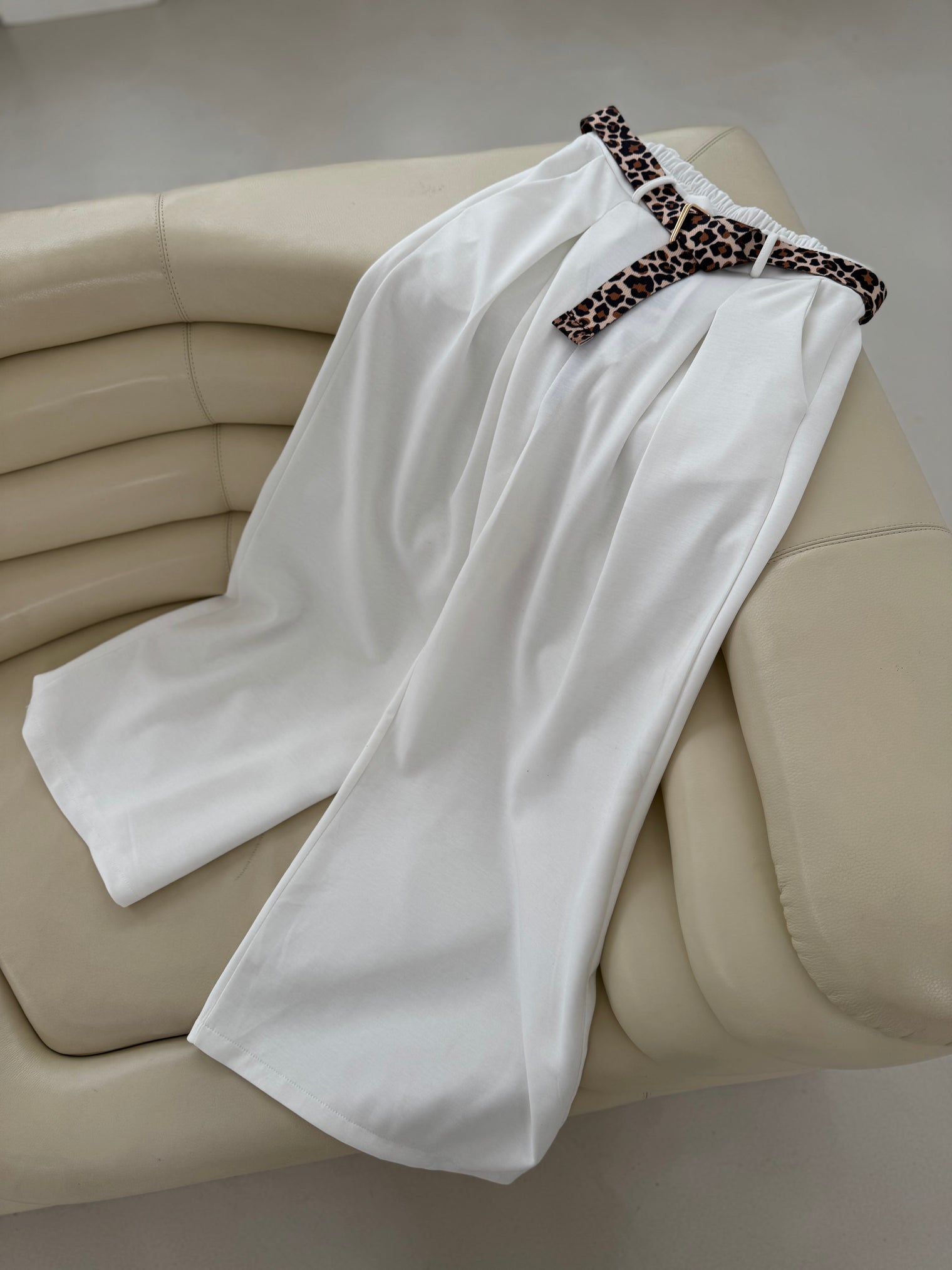 Weite Marlene Hose LOVELY LEO weiß