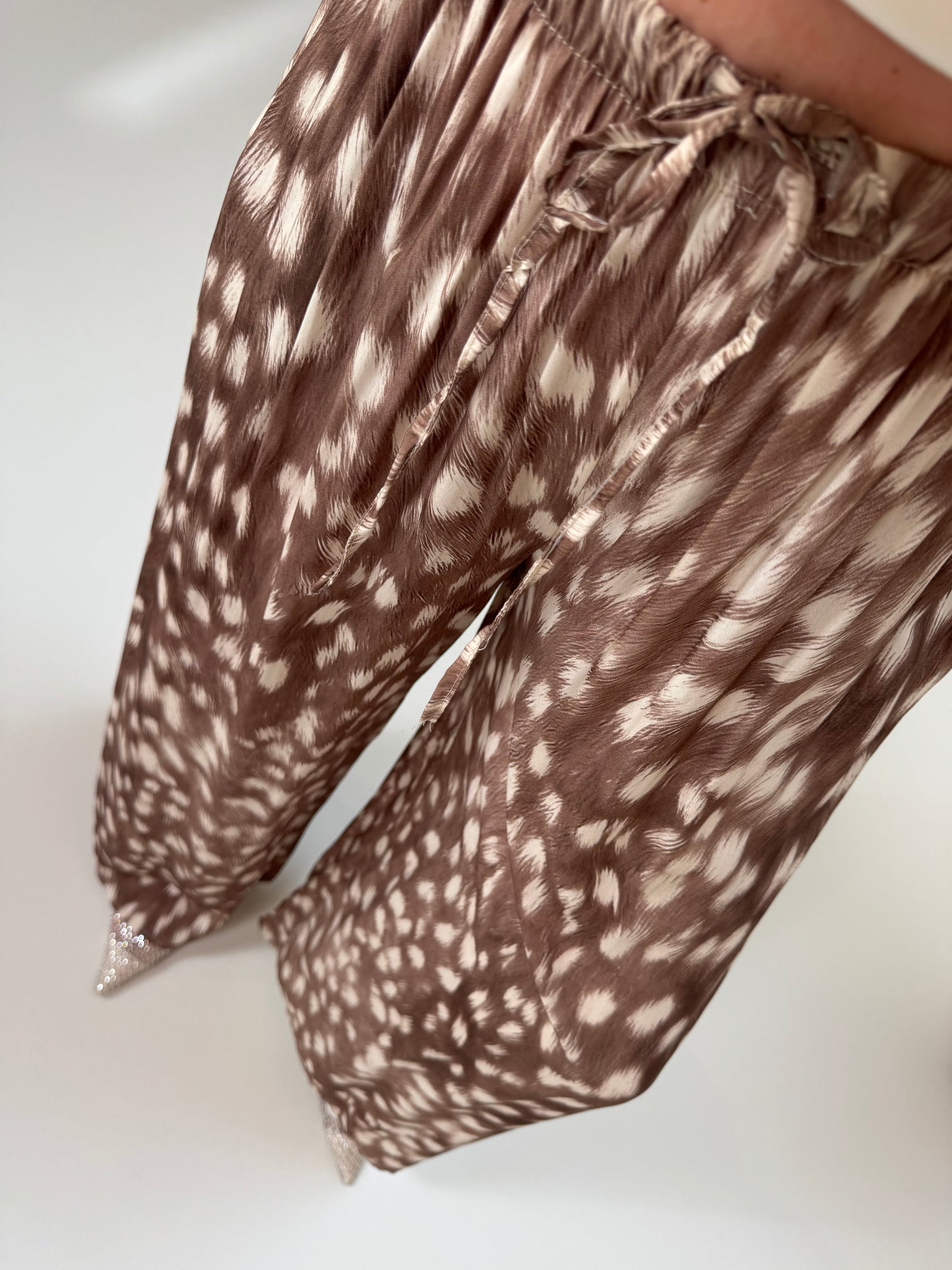 Hose Taupe /weiß FEATHER