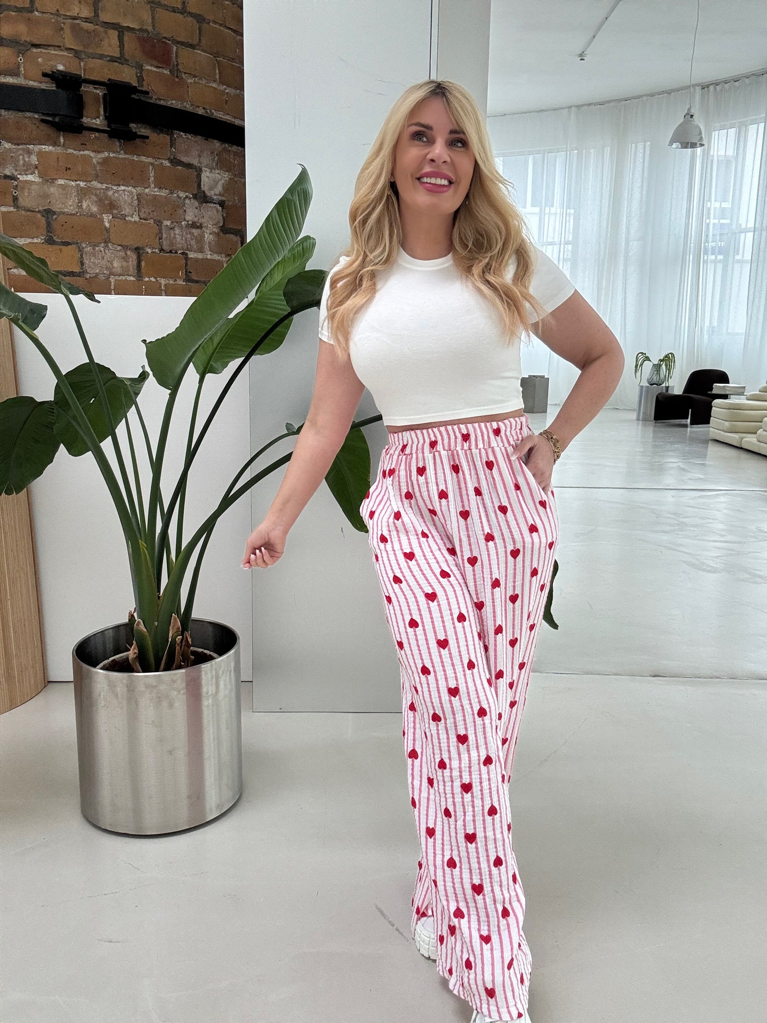 Stylische Musselin Hose weiß HEART ATTACK rosa